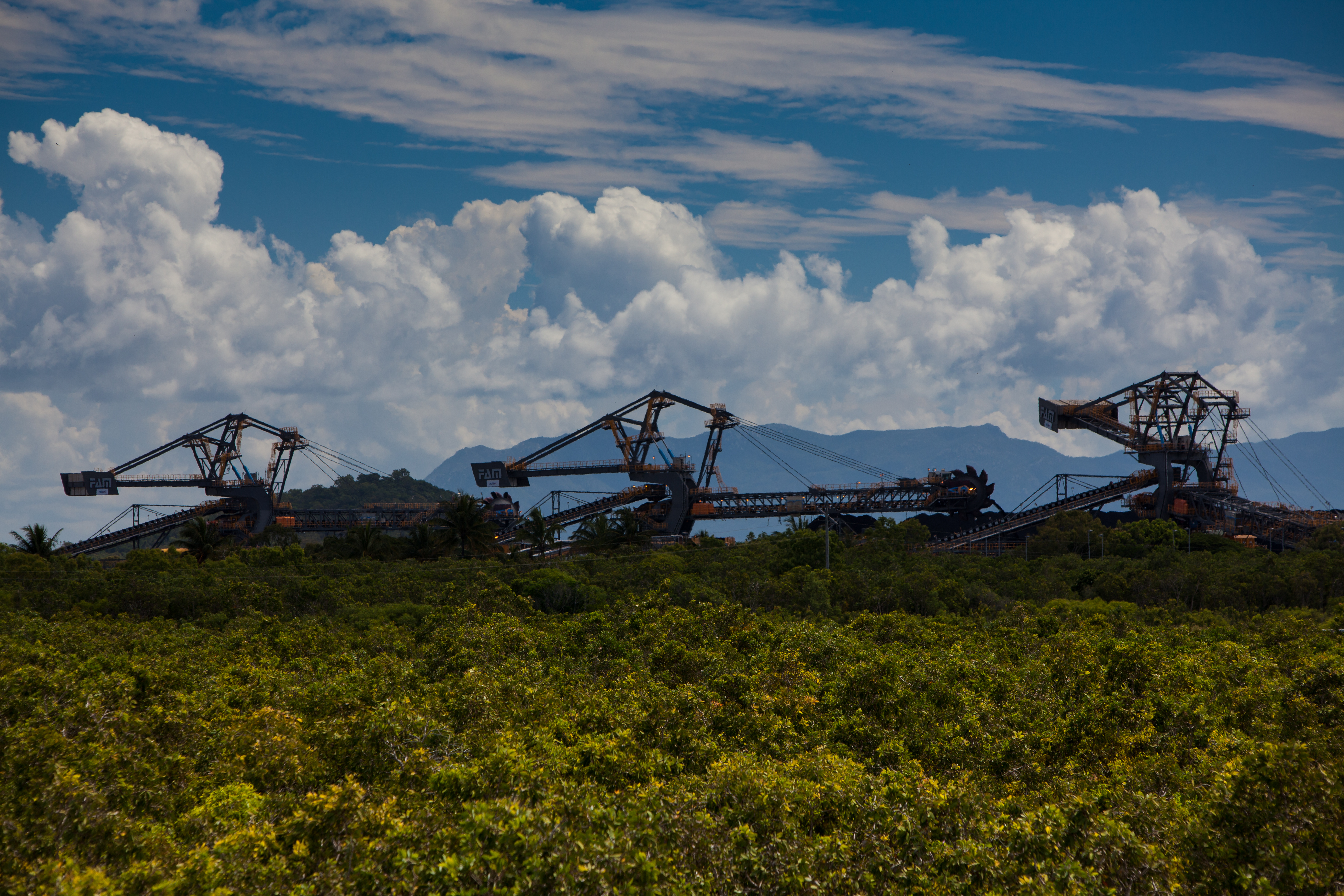 Abbot Point and Barrier Reef loom large in Qld election