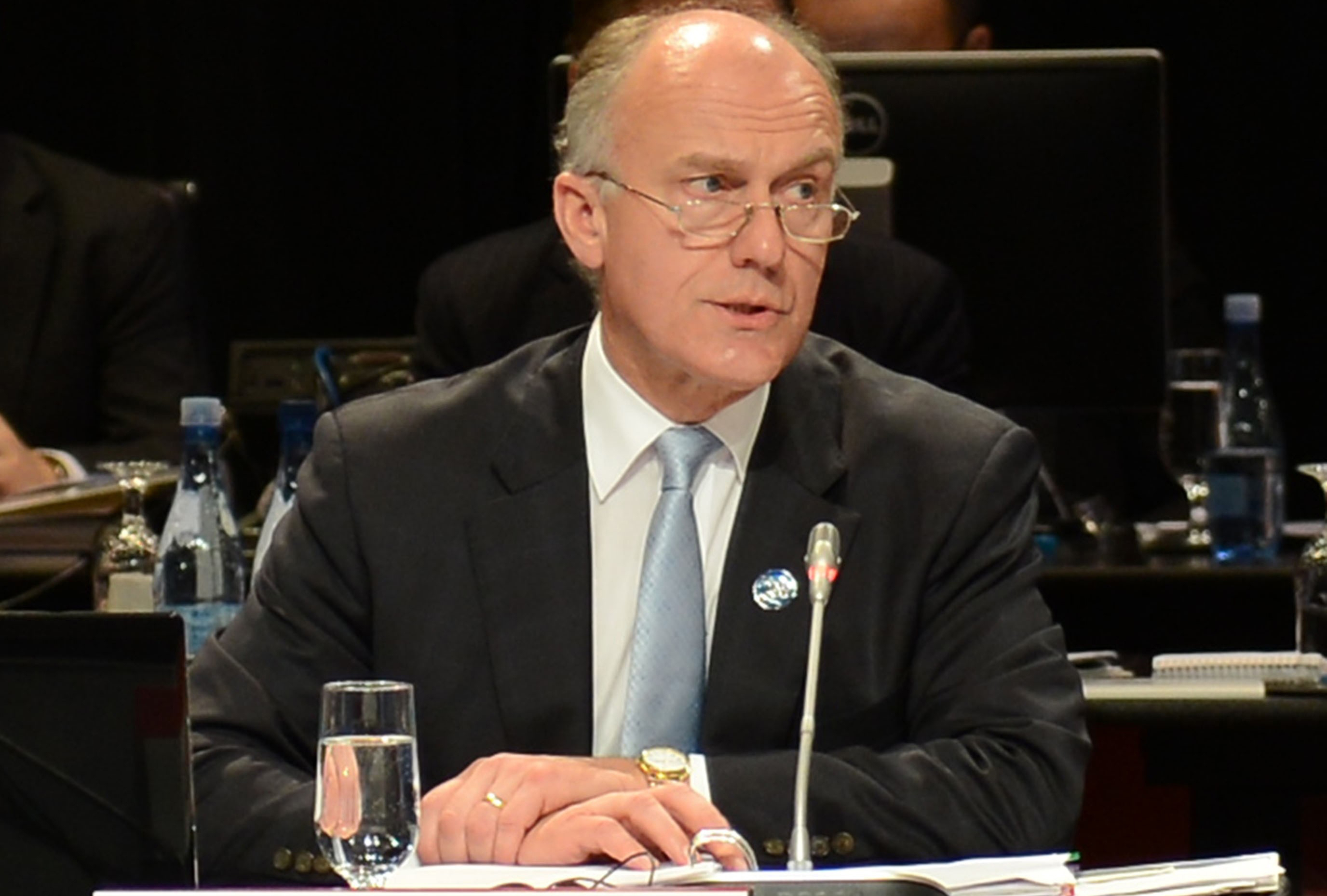 Abetz still in the woods, fighting a lost war