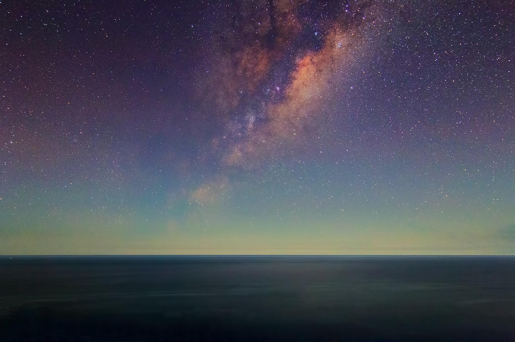 The professional contribution of amateur astrophotographers 
