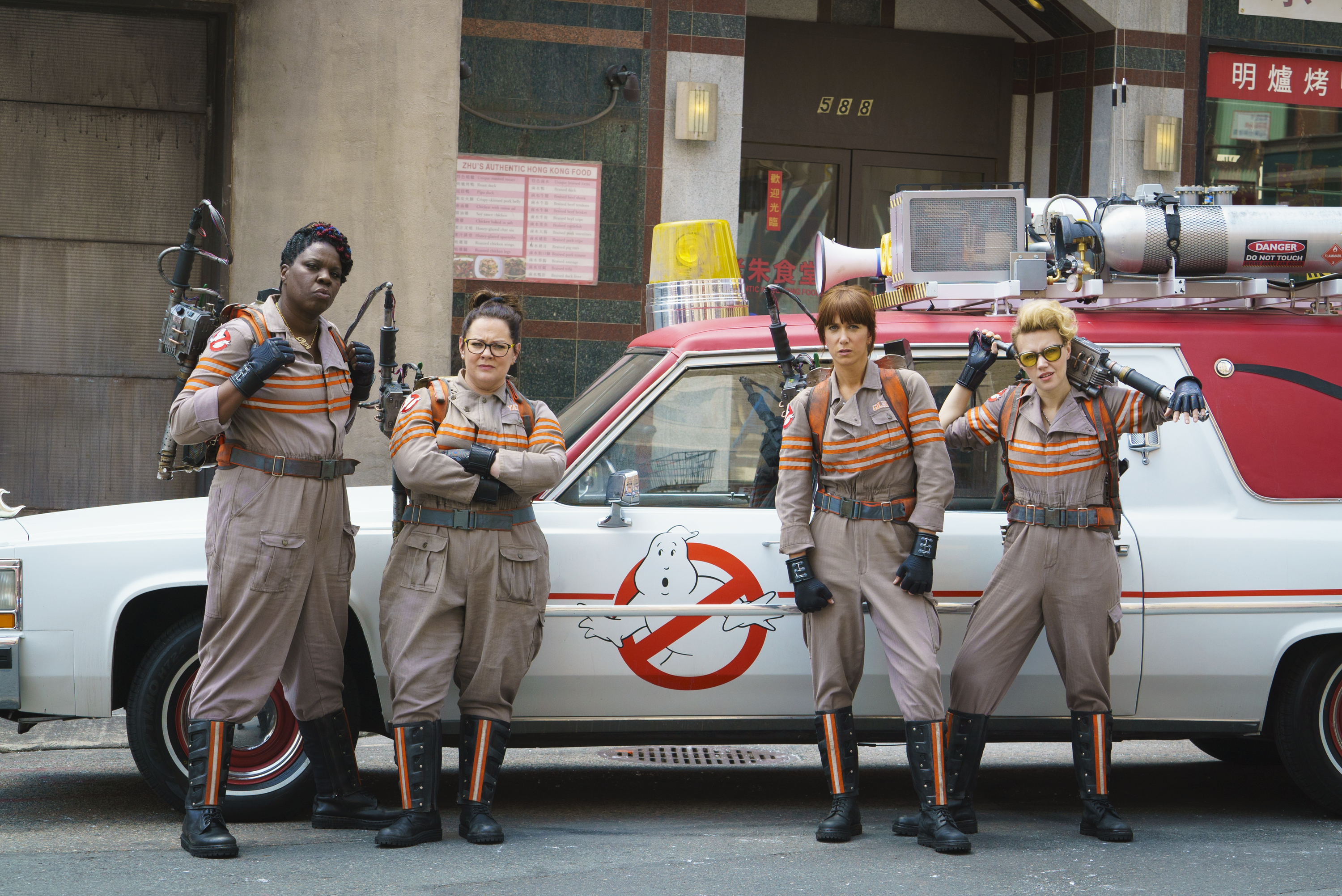 Melissa McCarthy, Kristen Wiig Ghostbusters falls into same traps as original
