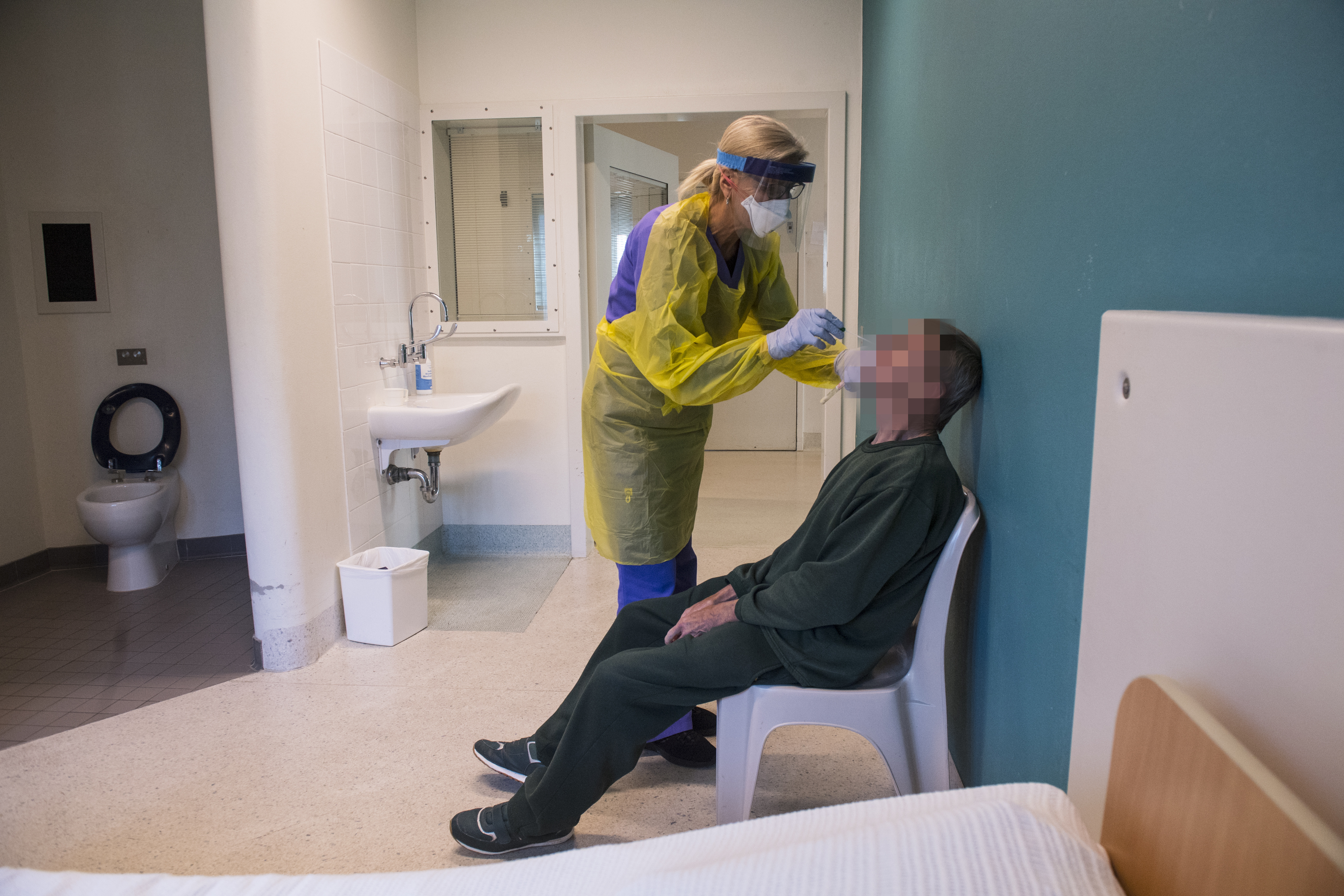 Delays in vaccinating prisoners