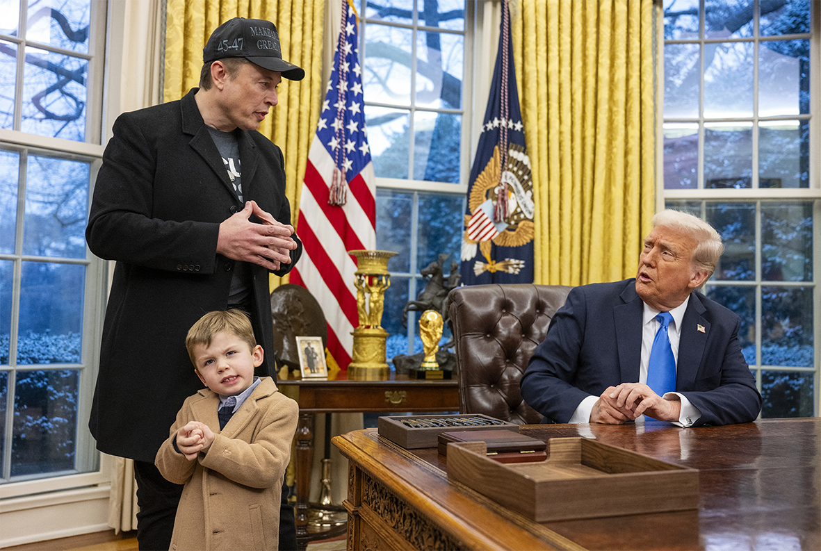 Elon Musk with his son and Donald Trump.