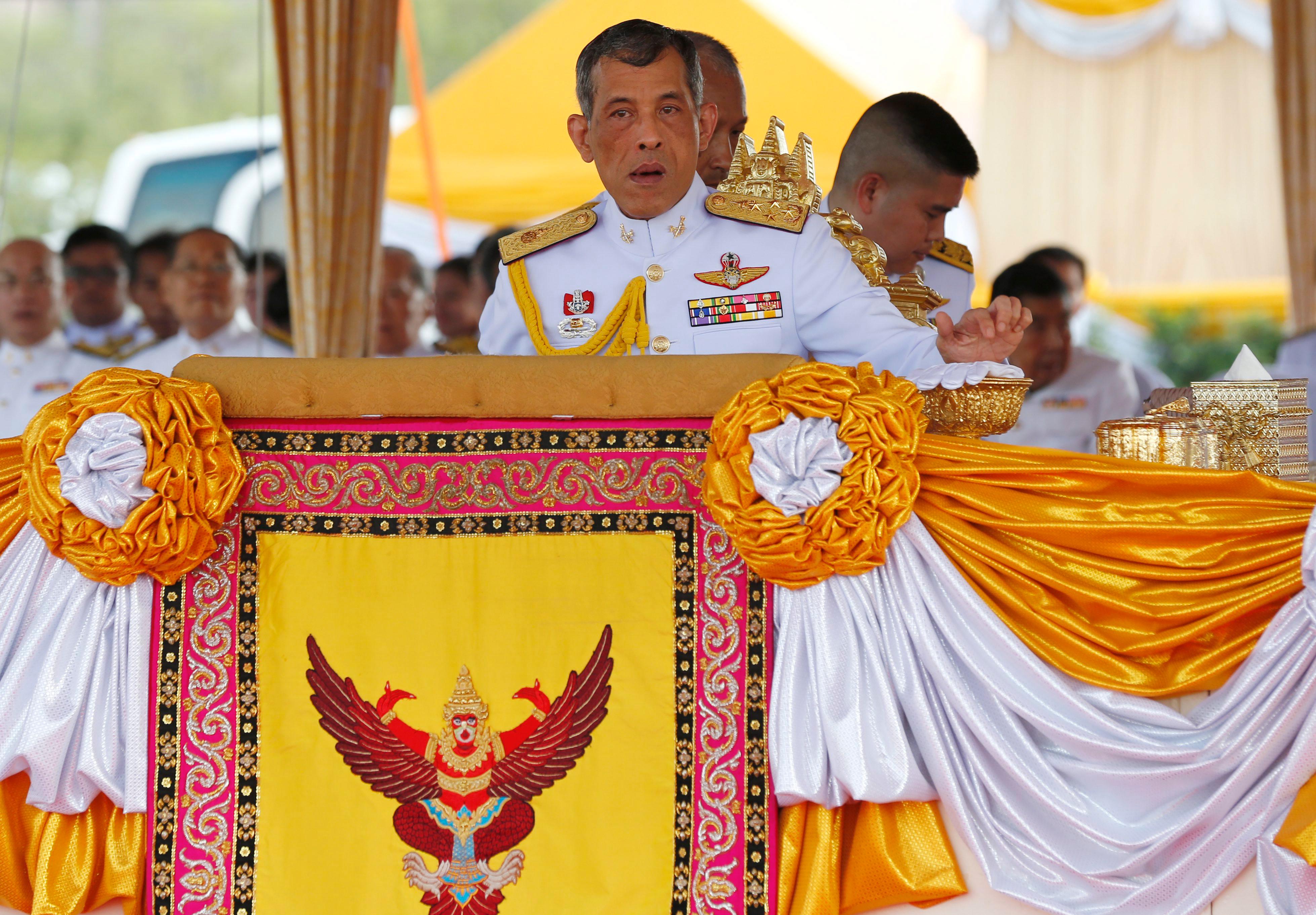 The military ponders the Thai royal succession