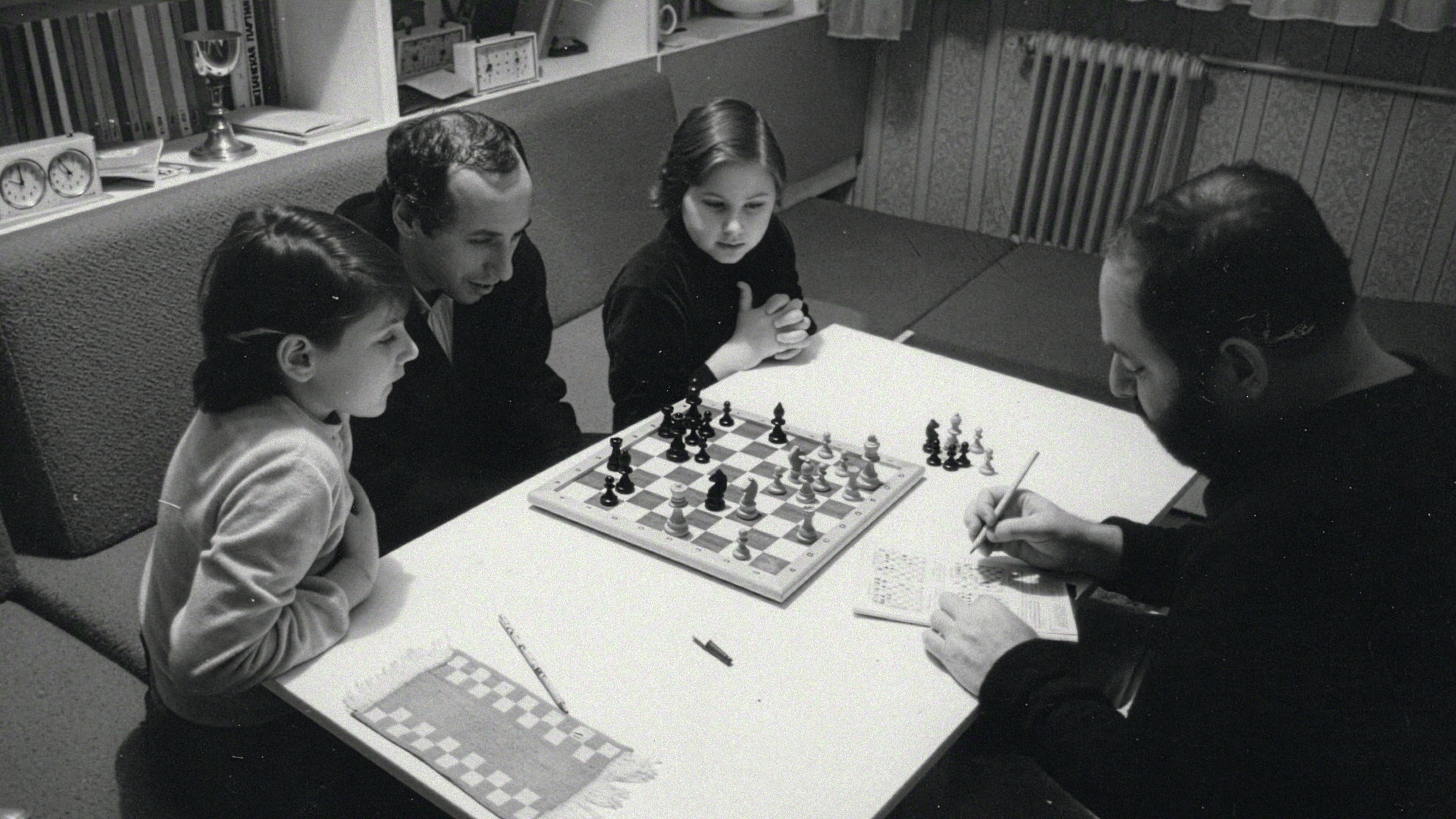 László Polgár schooling his daughters in the art of chess.