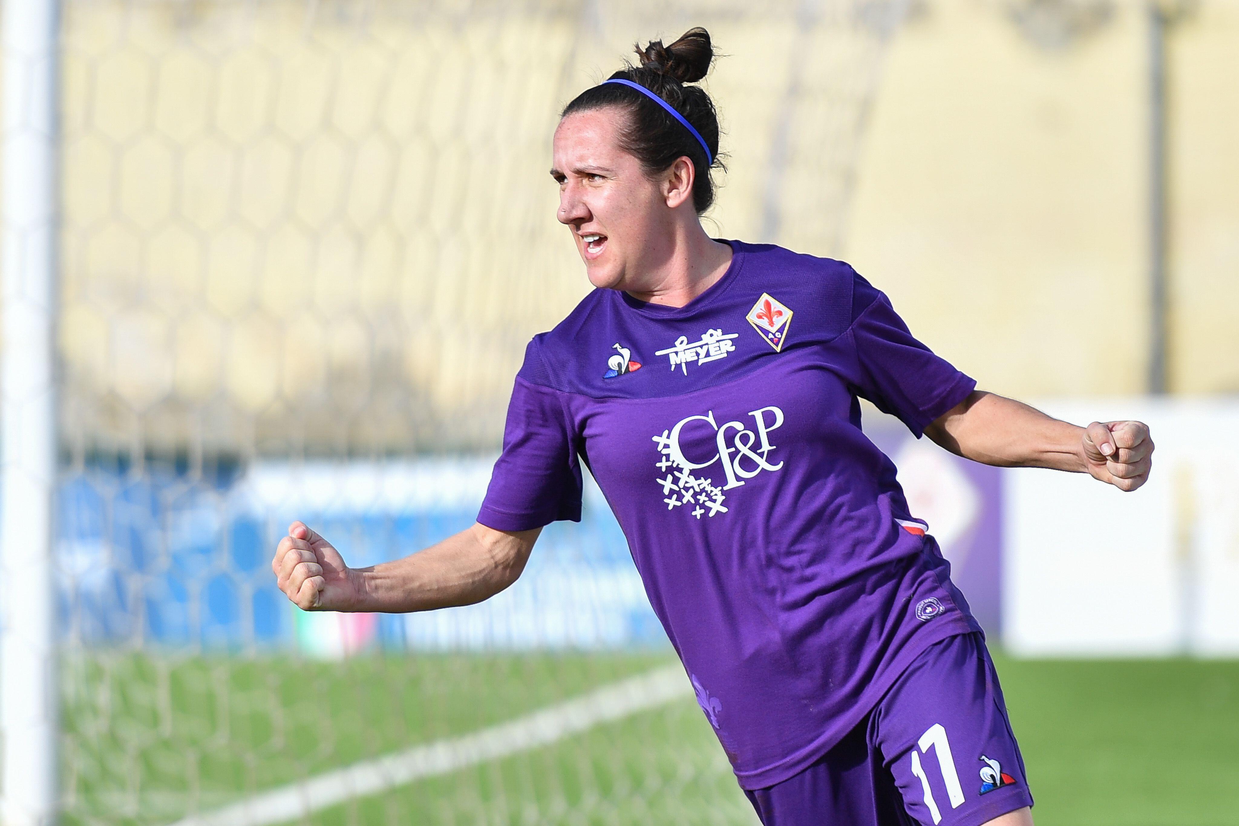 Lisa De Vanna tackles soccer lockdown