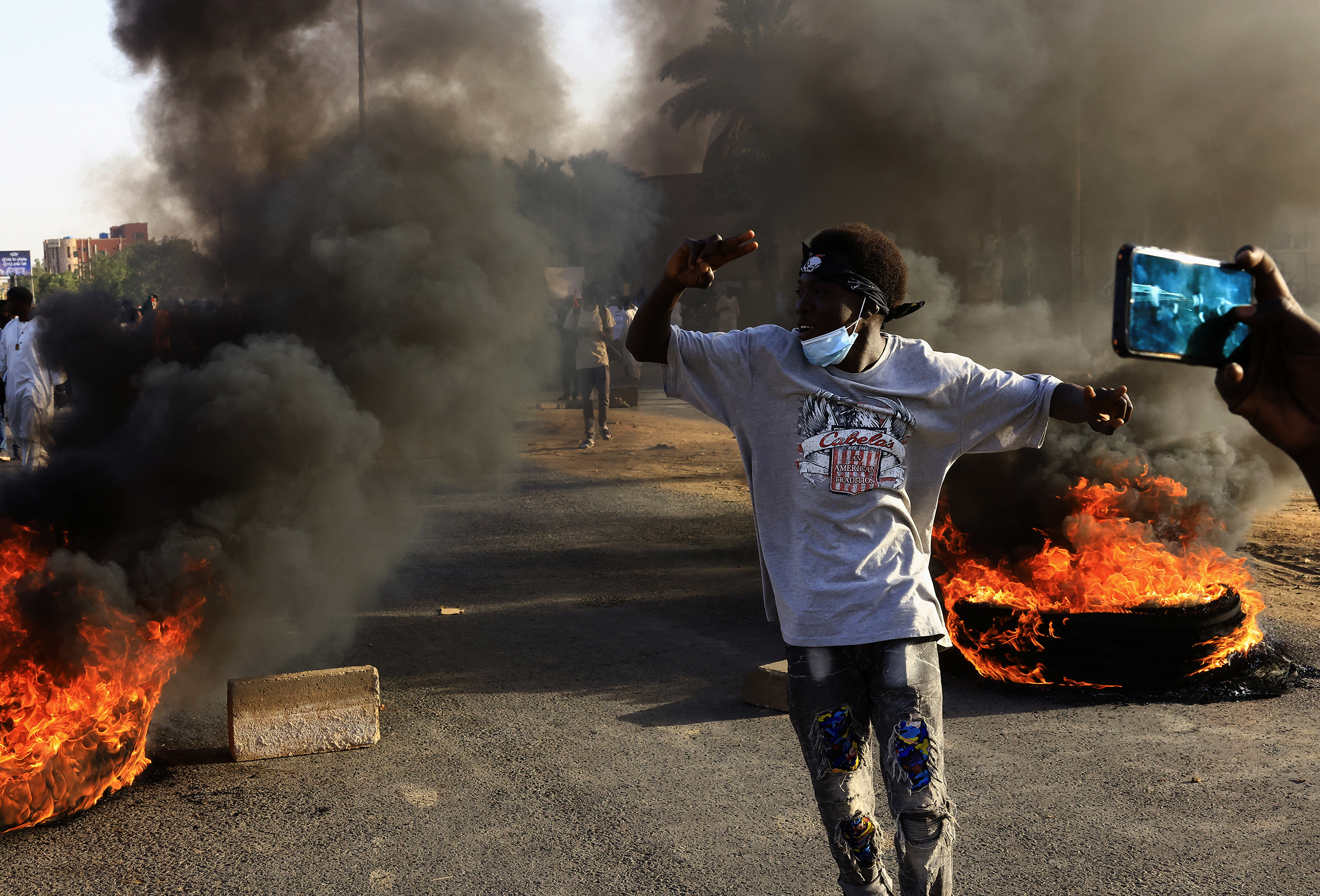 Ceasefire calls ignored as Sudan lists towards civil war
