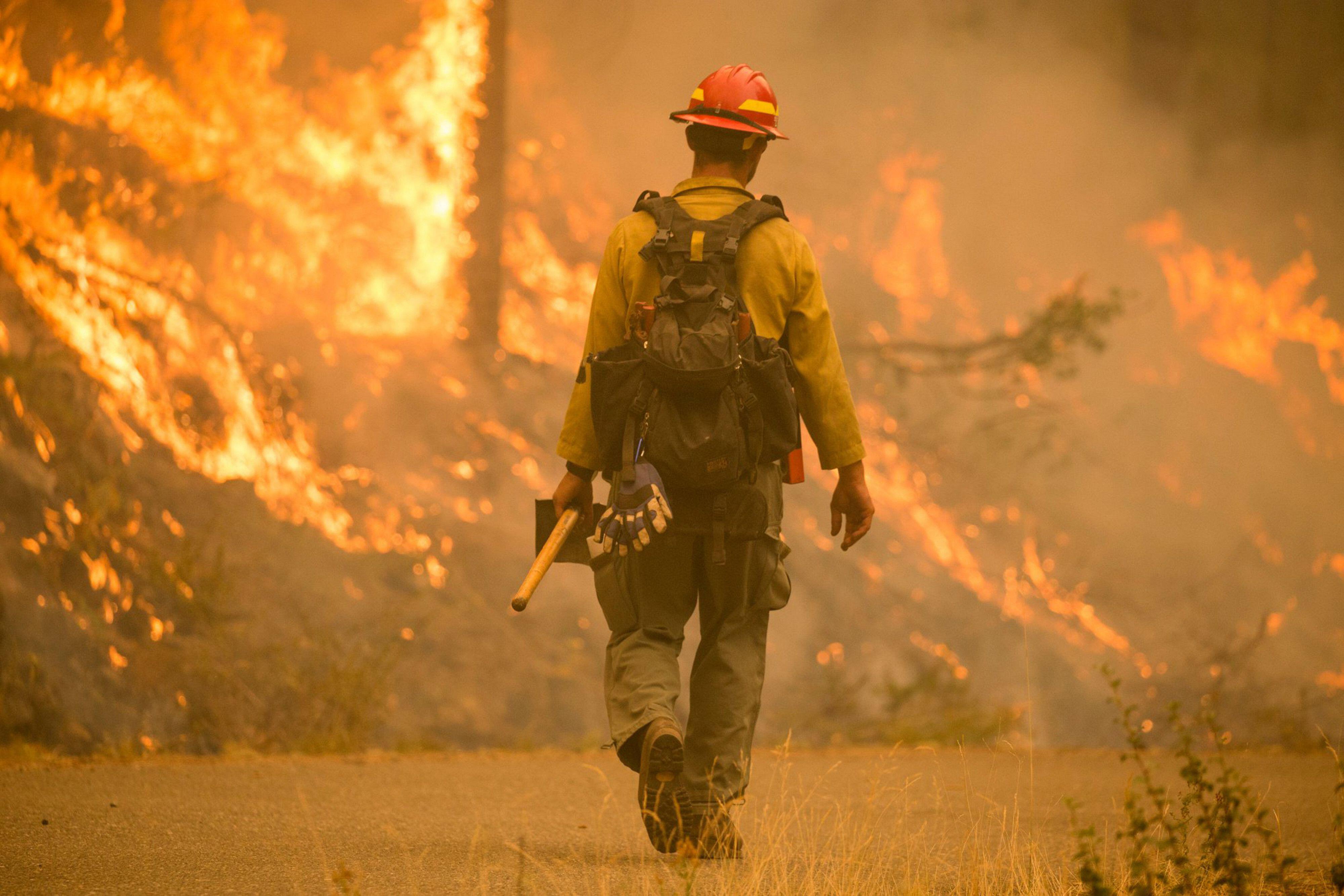 Trump denies link between climate change and wildfires