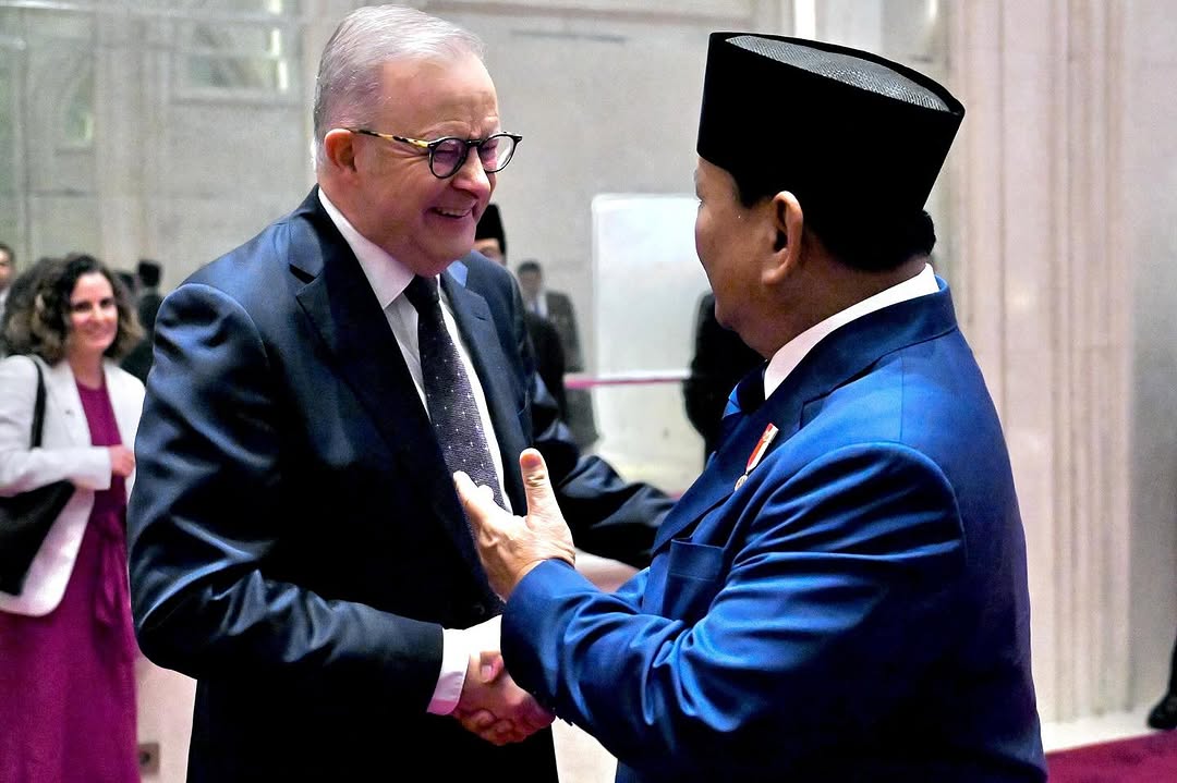 Prime Minister Anthony Albanese is greeted by Indonesian President Prabowo Subianto shake hands.