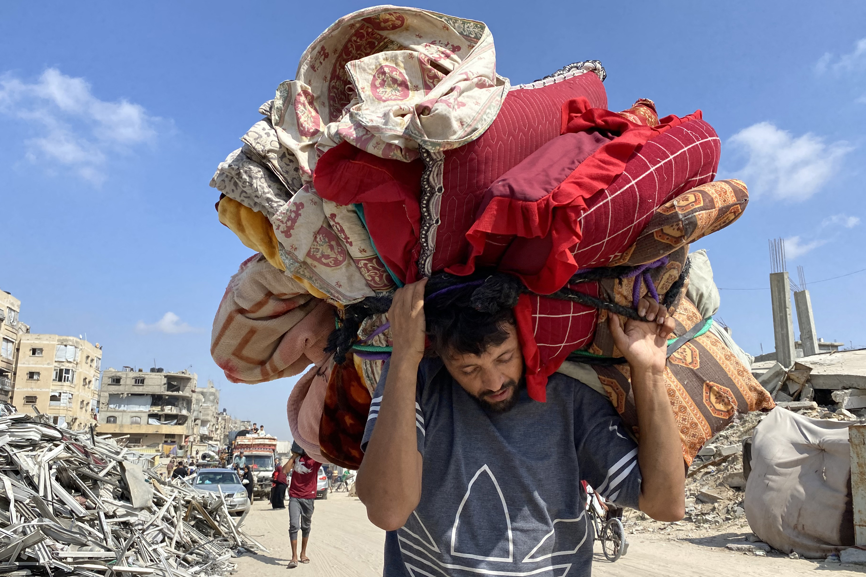 Israeli shootings force closure of Gaza aid centre 