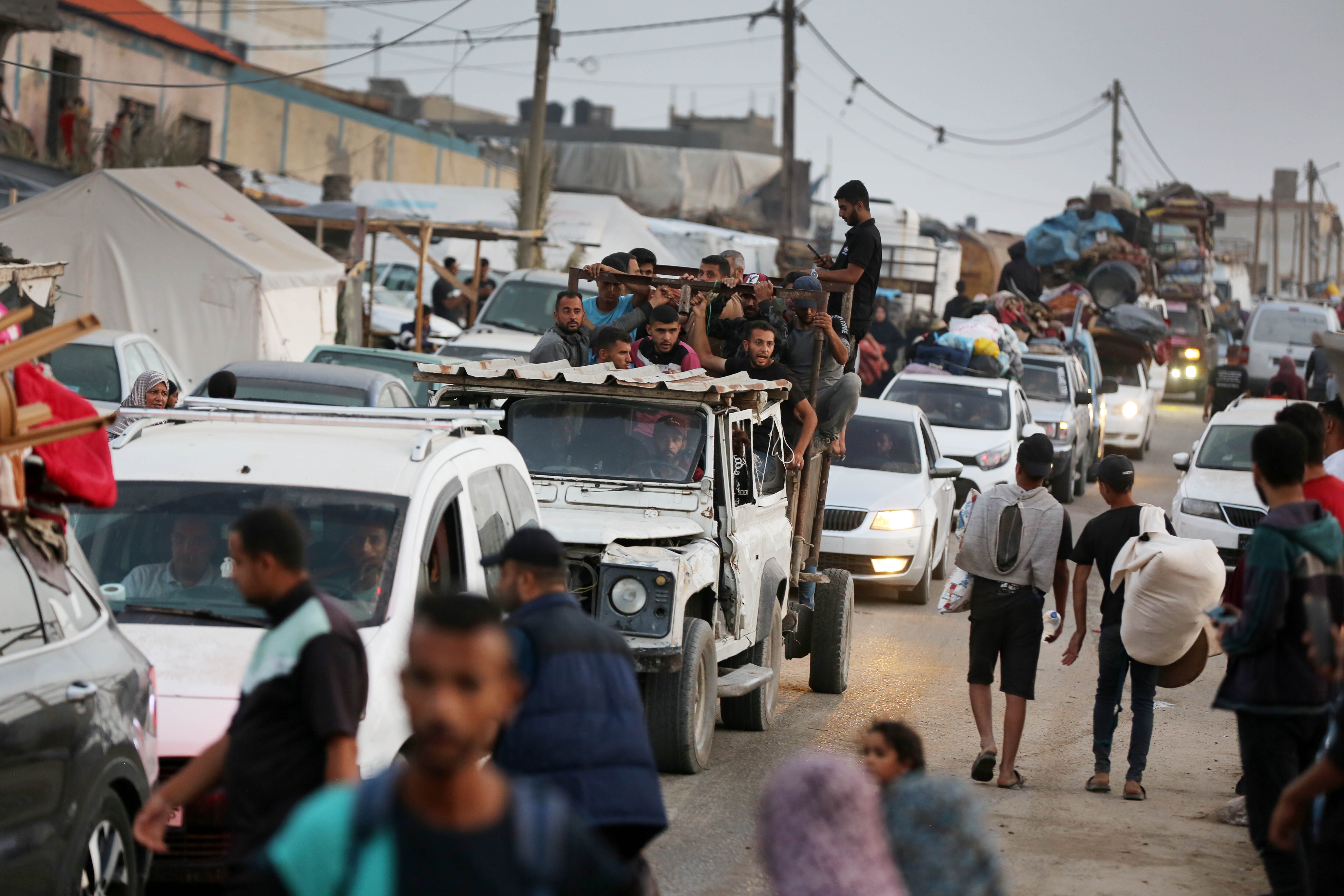 Gazans flee Rafah as Israeli troops move in