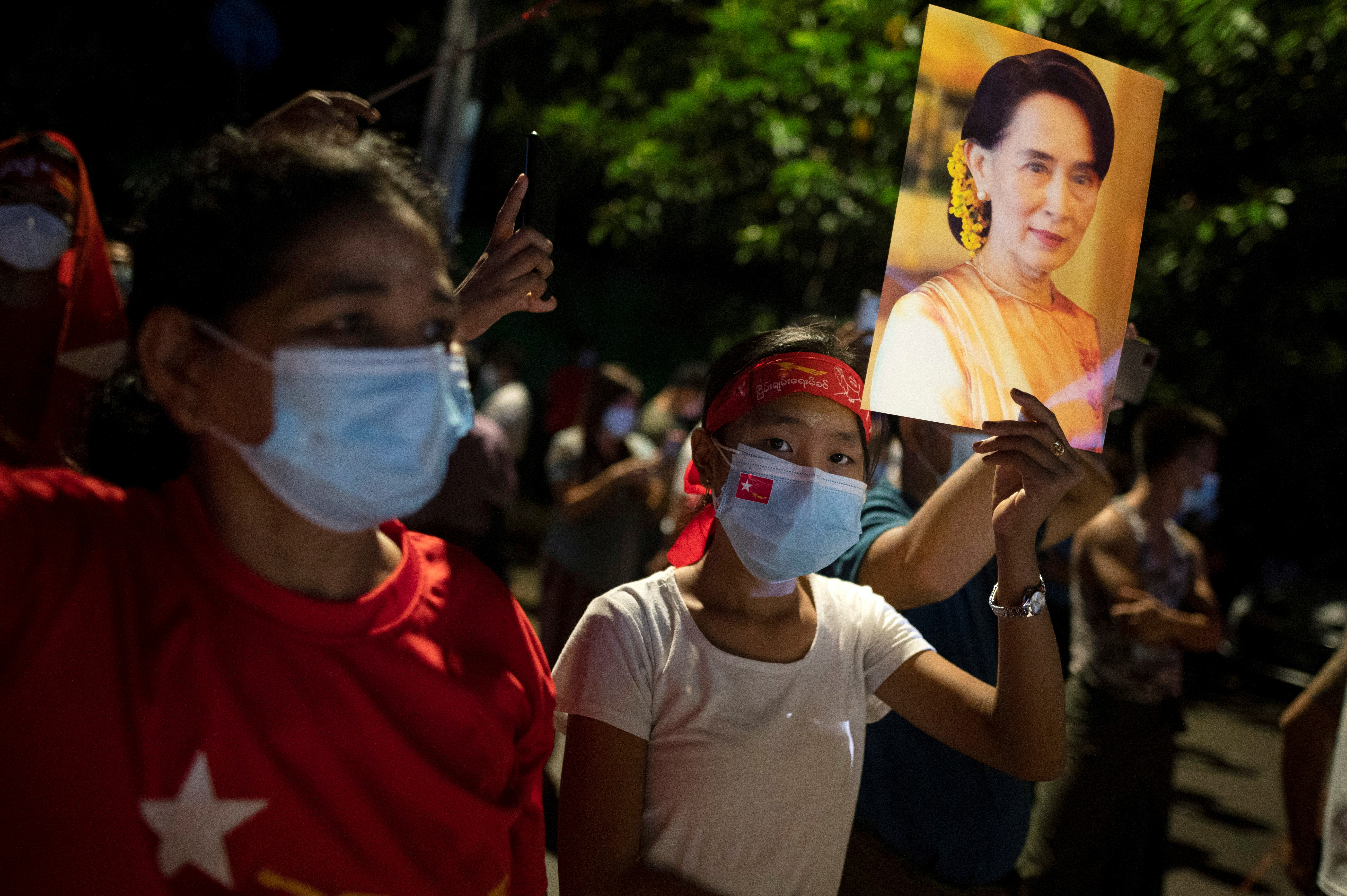 Suu Kyi on target for re-election in a landslide
