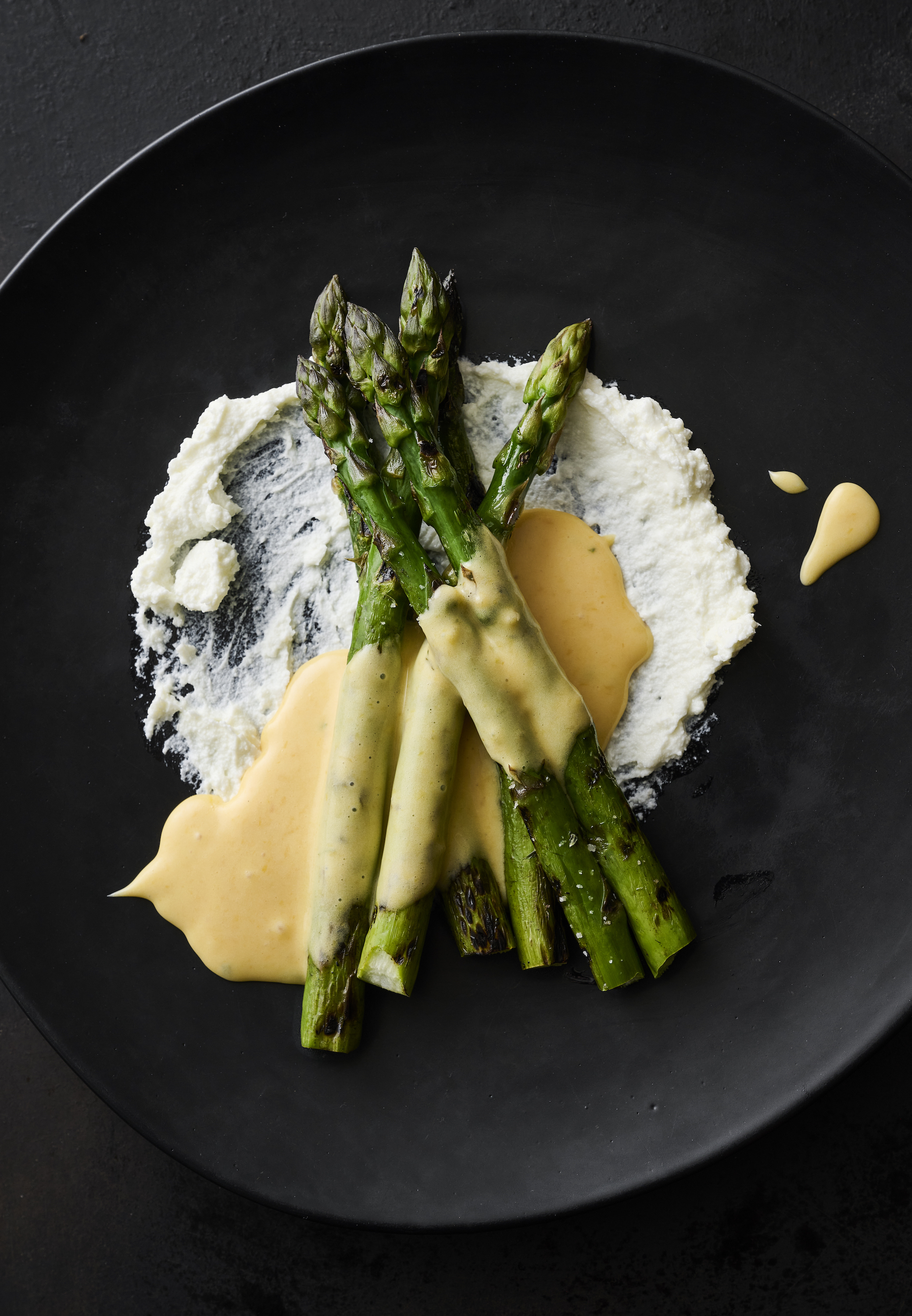 Asparagus and maltaise sauce