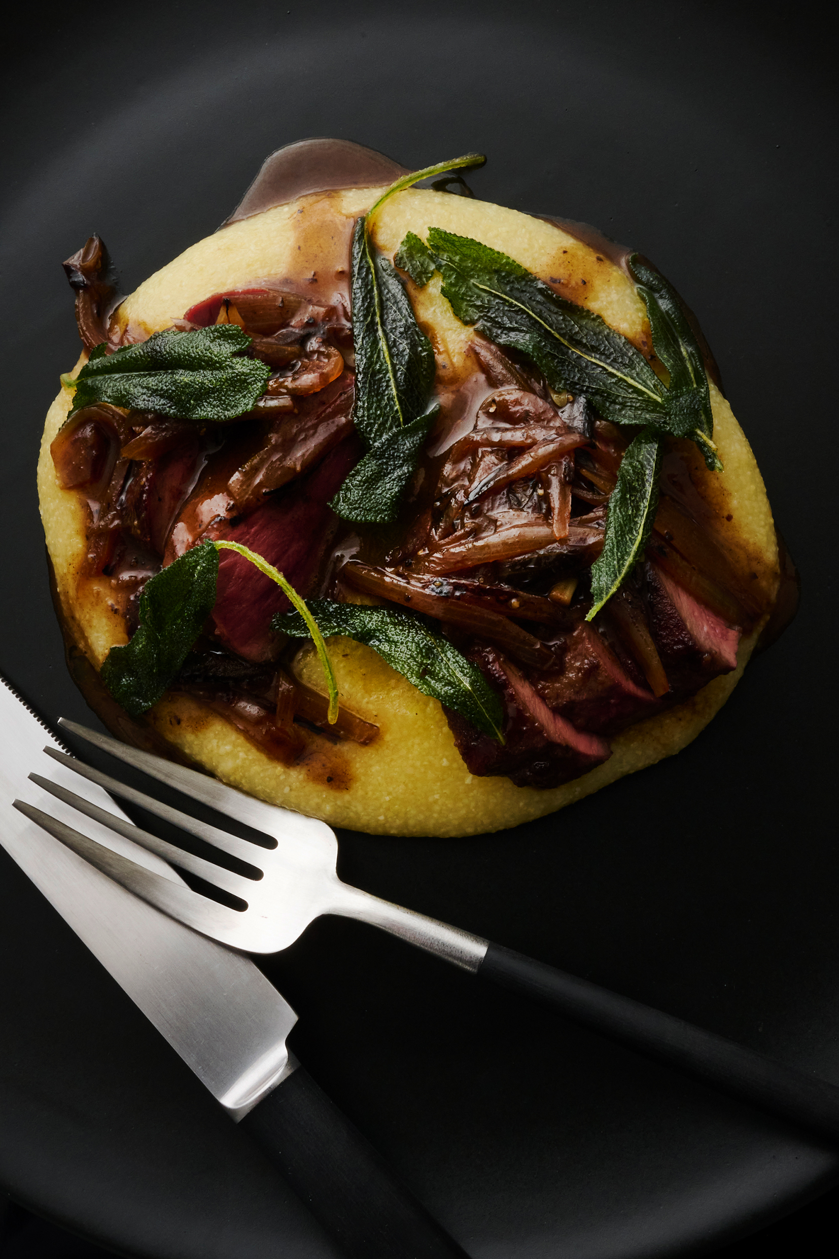 Beef heart with onions and fried sage