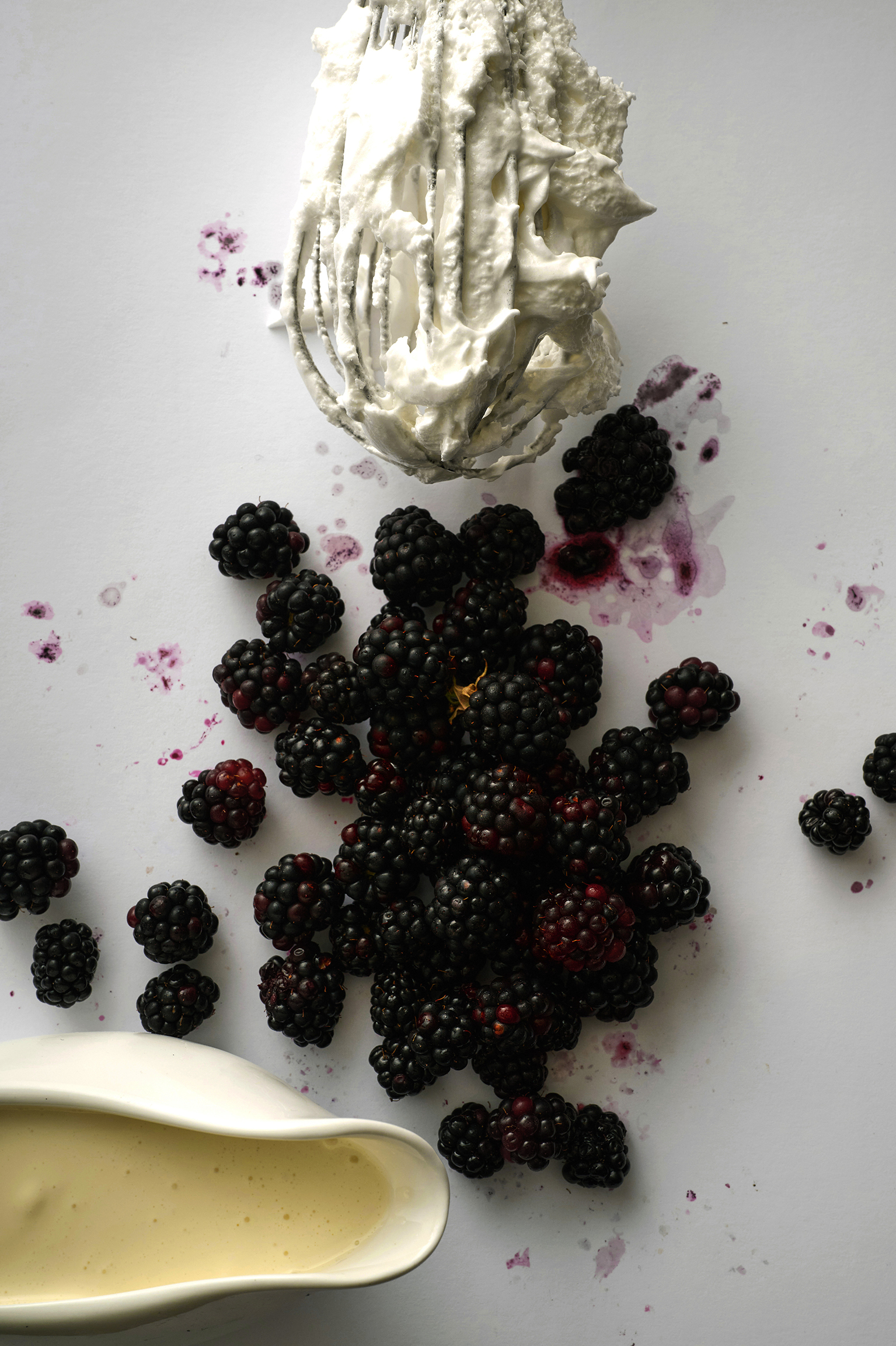 Blackberry pavlovas