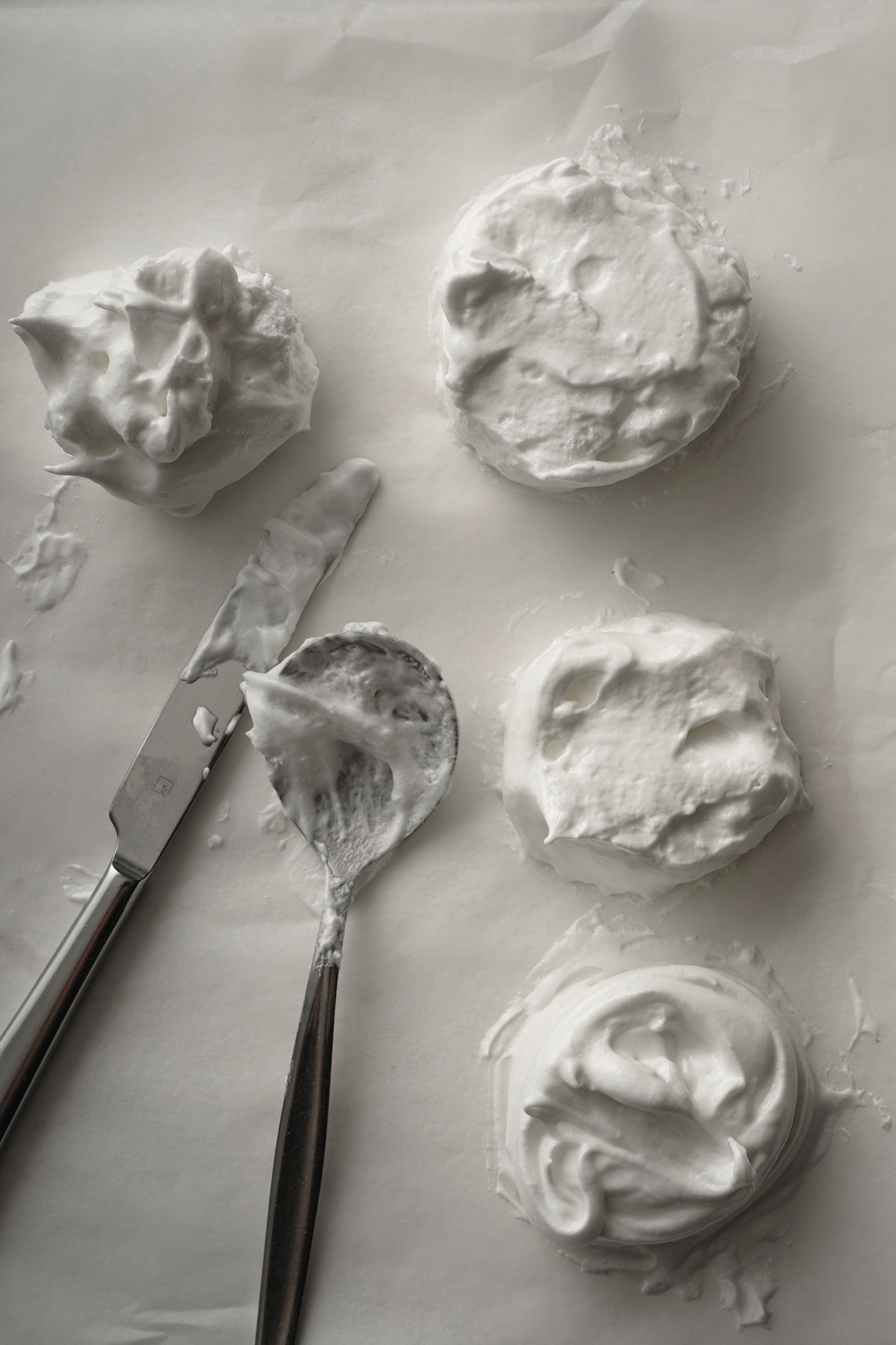Blackberry pavlovas