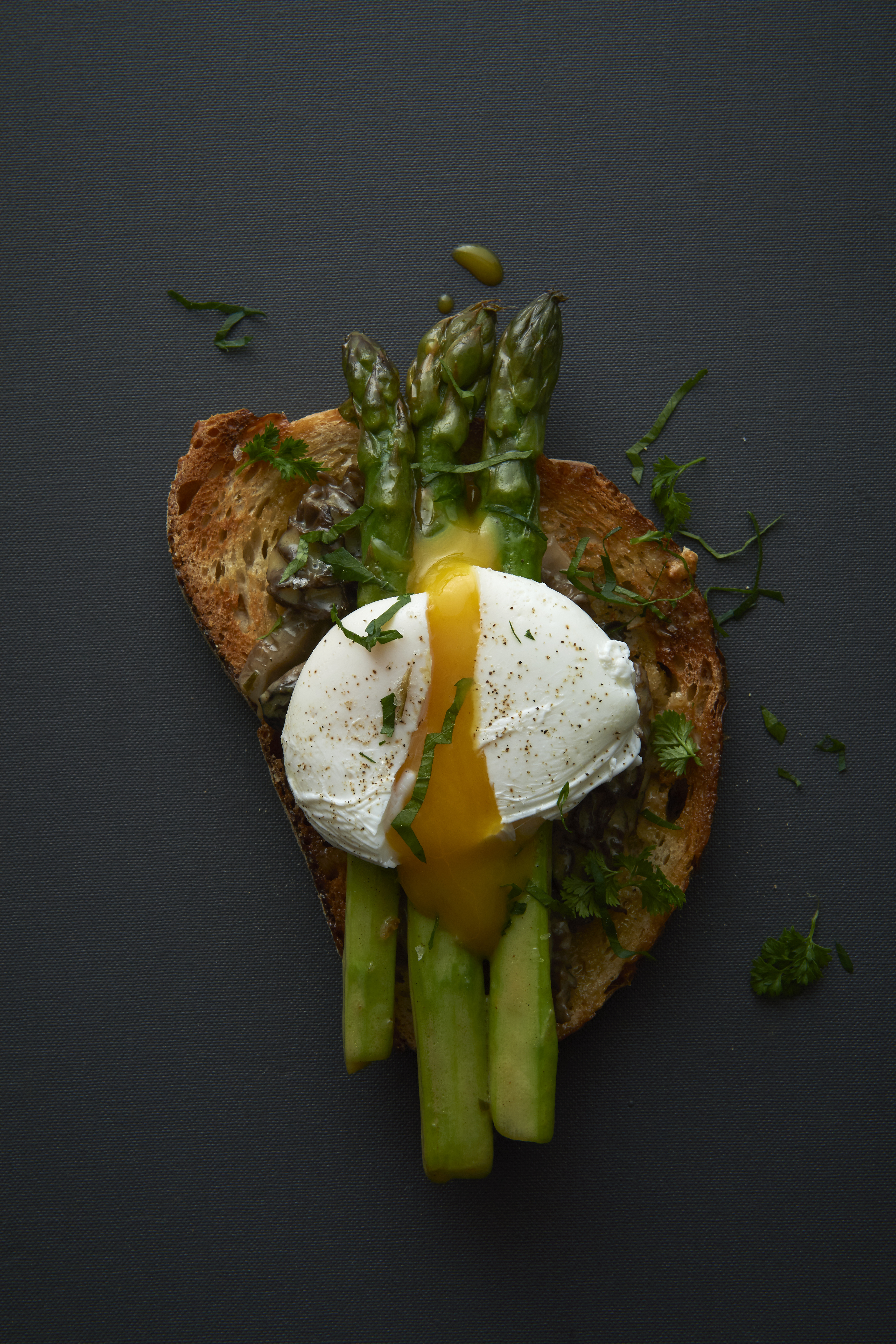 Poached eggs with asparagus and morels on toast