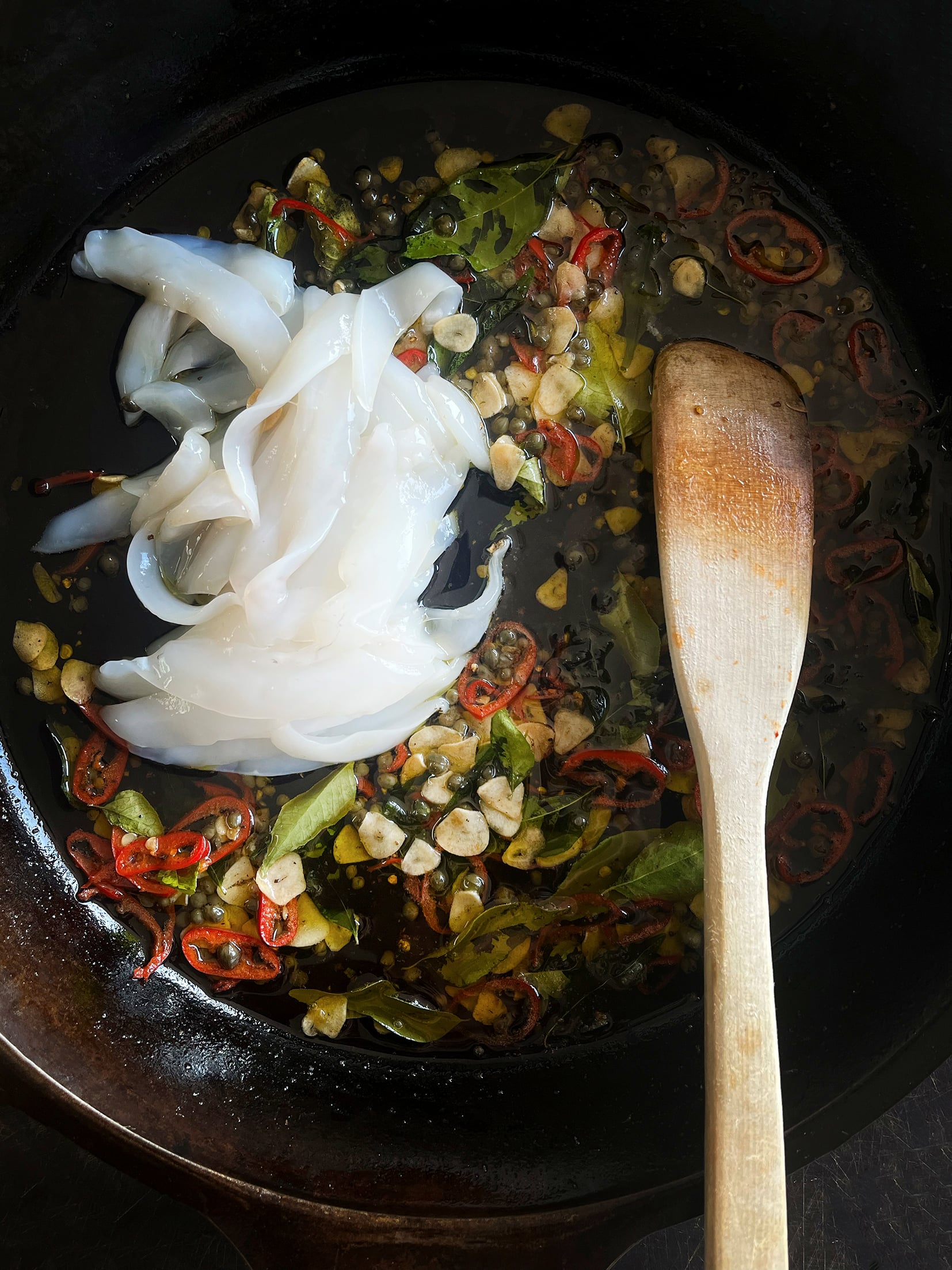Calamari with garlic, chilli, lemon and tomato