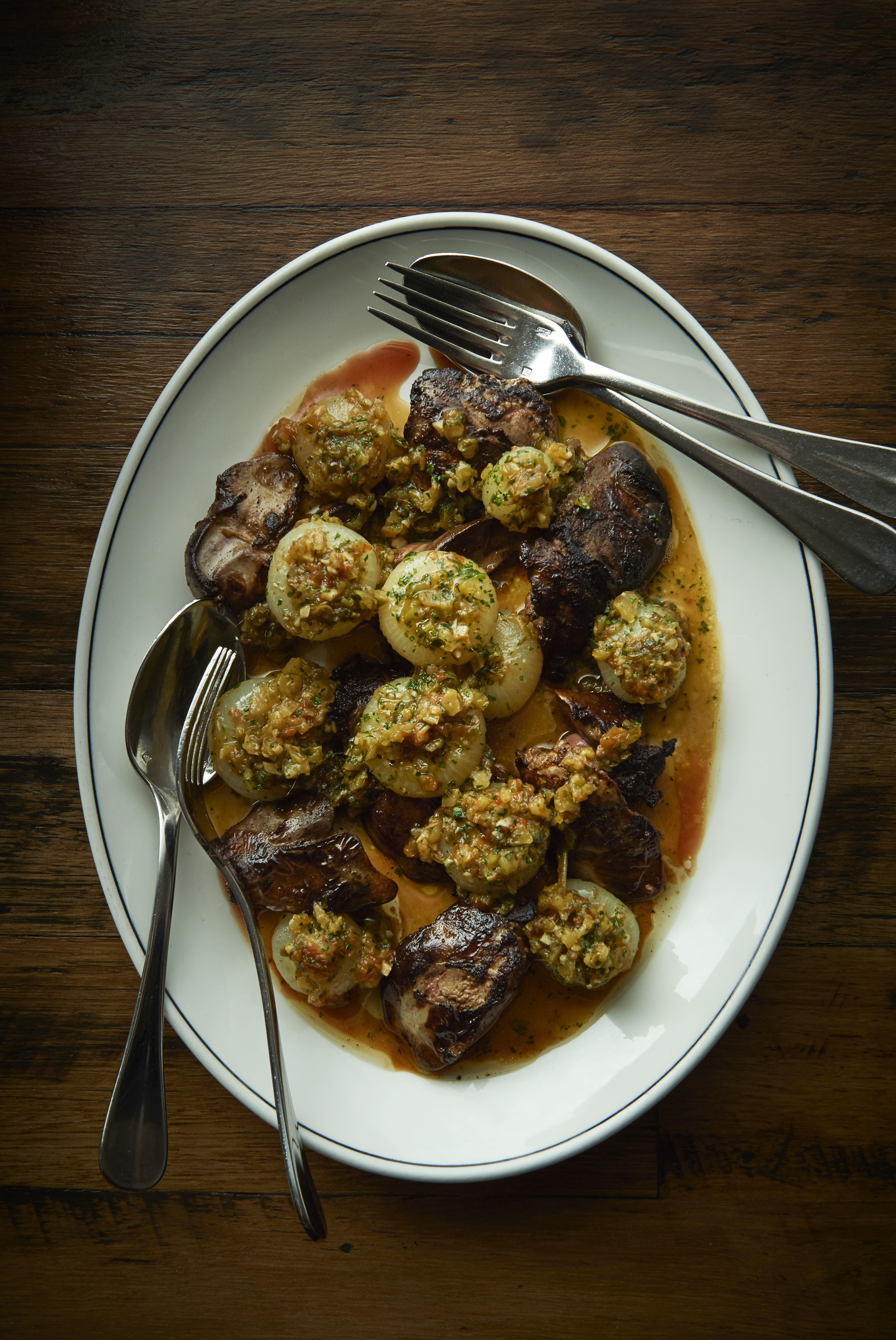 Sweet and sour onions and chicken livers