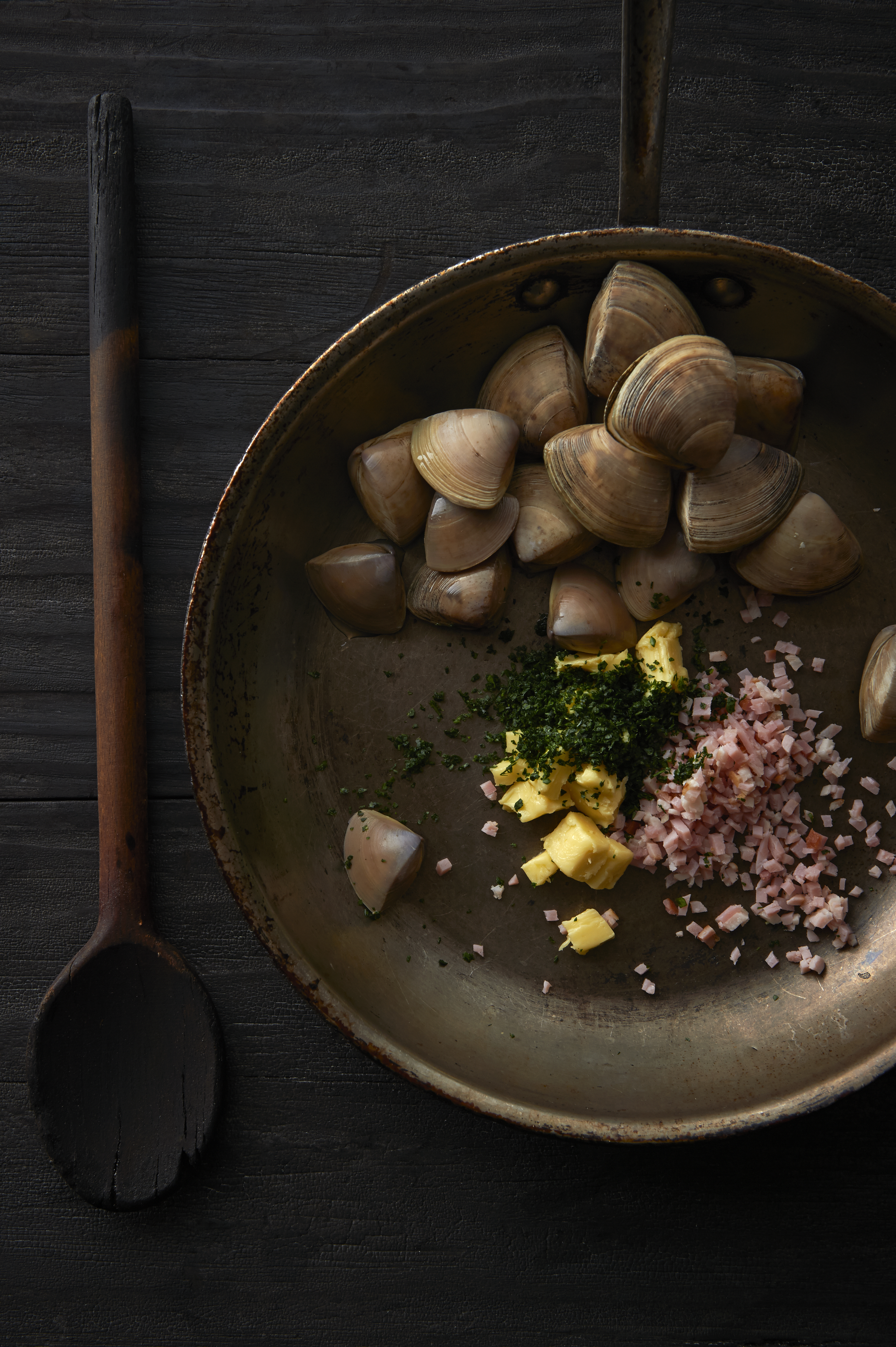 Clams, bacon and bread