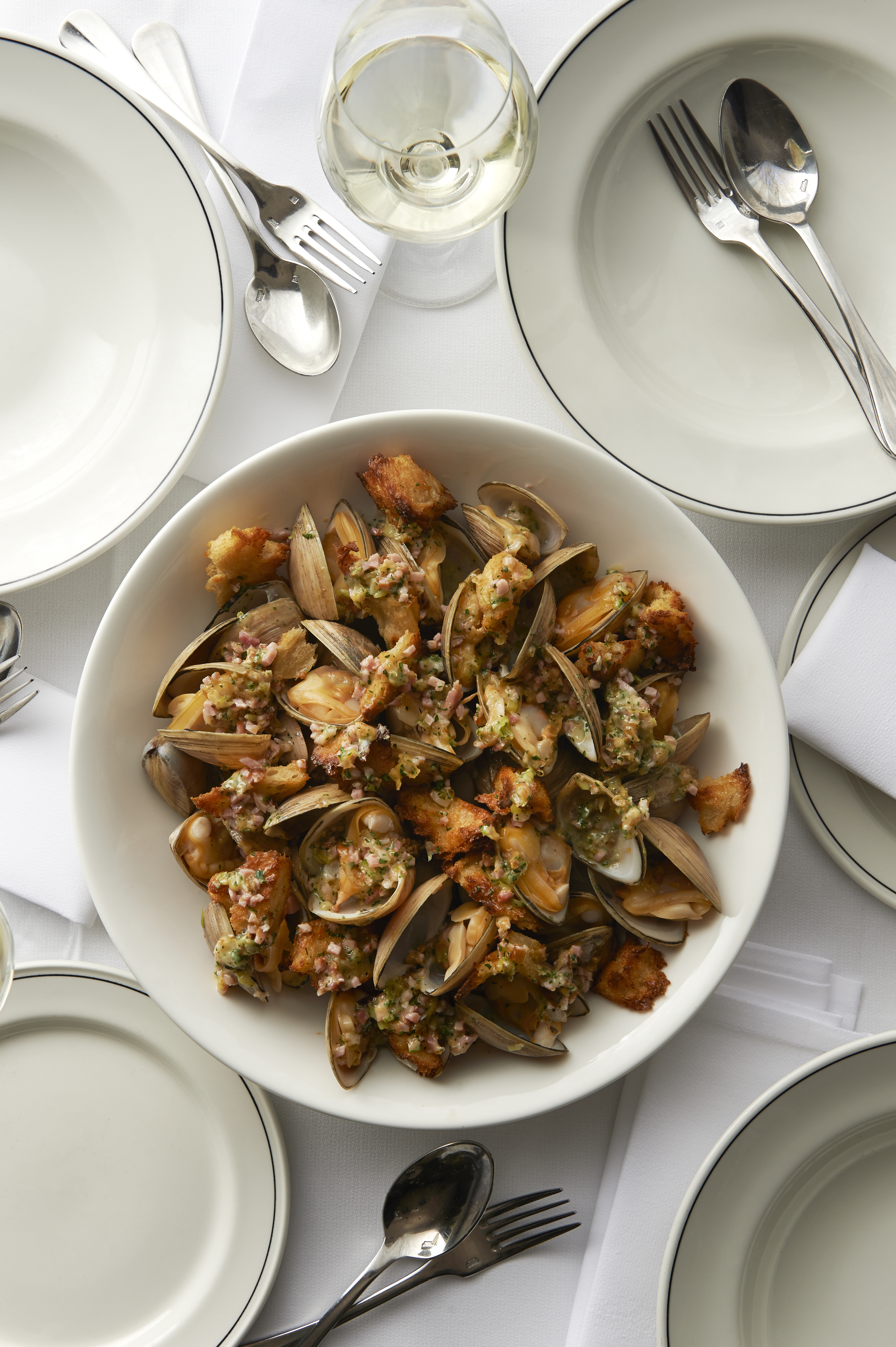 Clams, bacon and bread