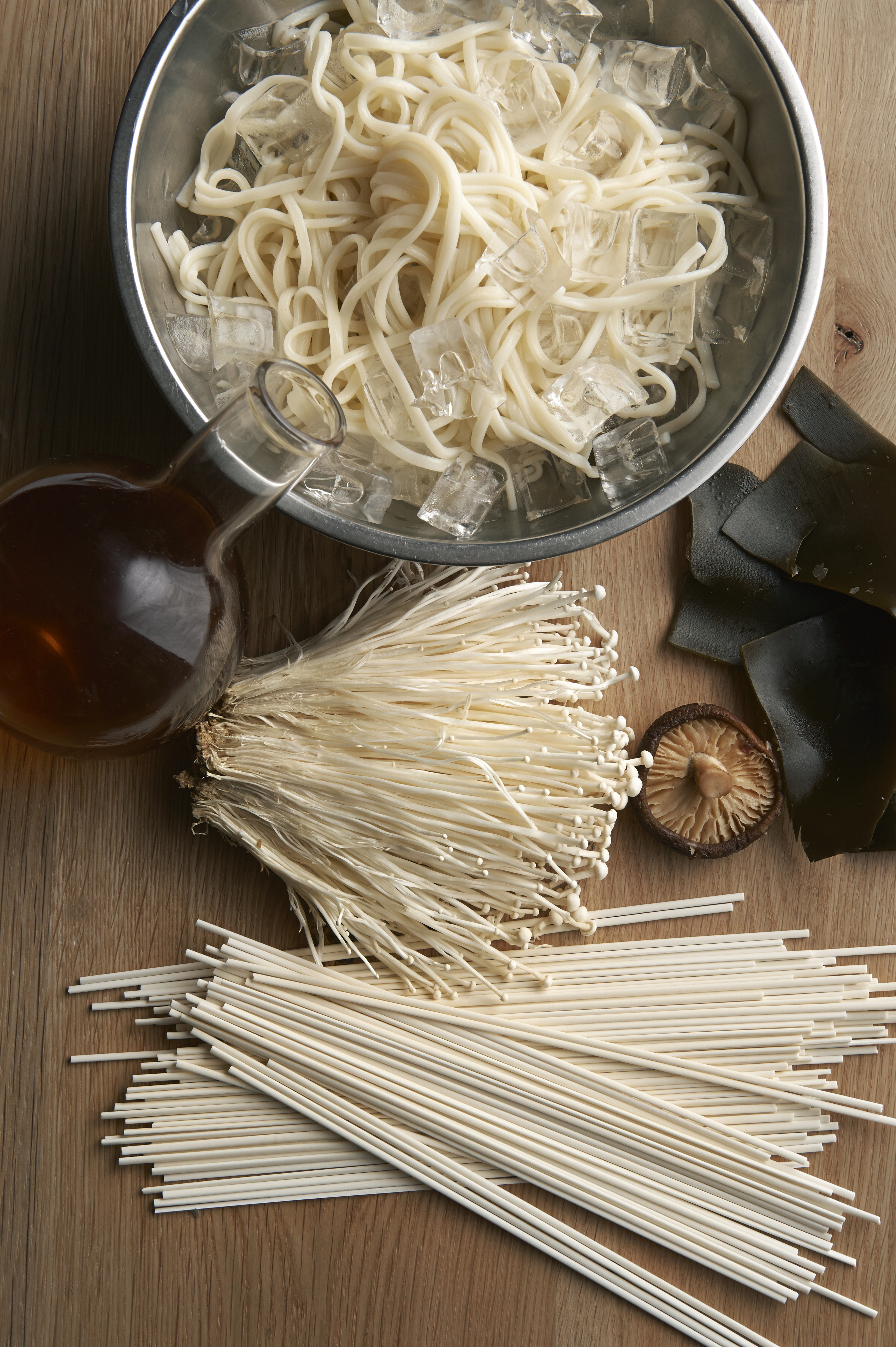 Cold udon noodles with bonito