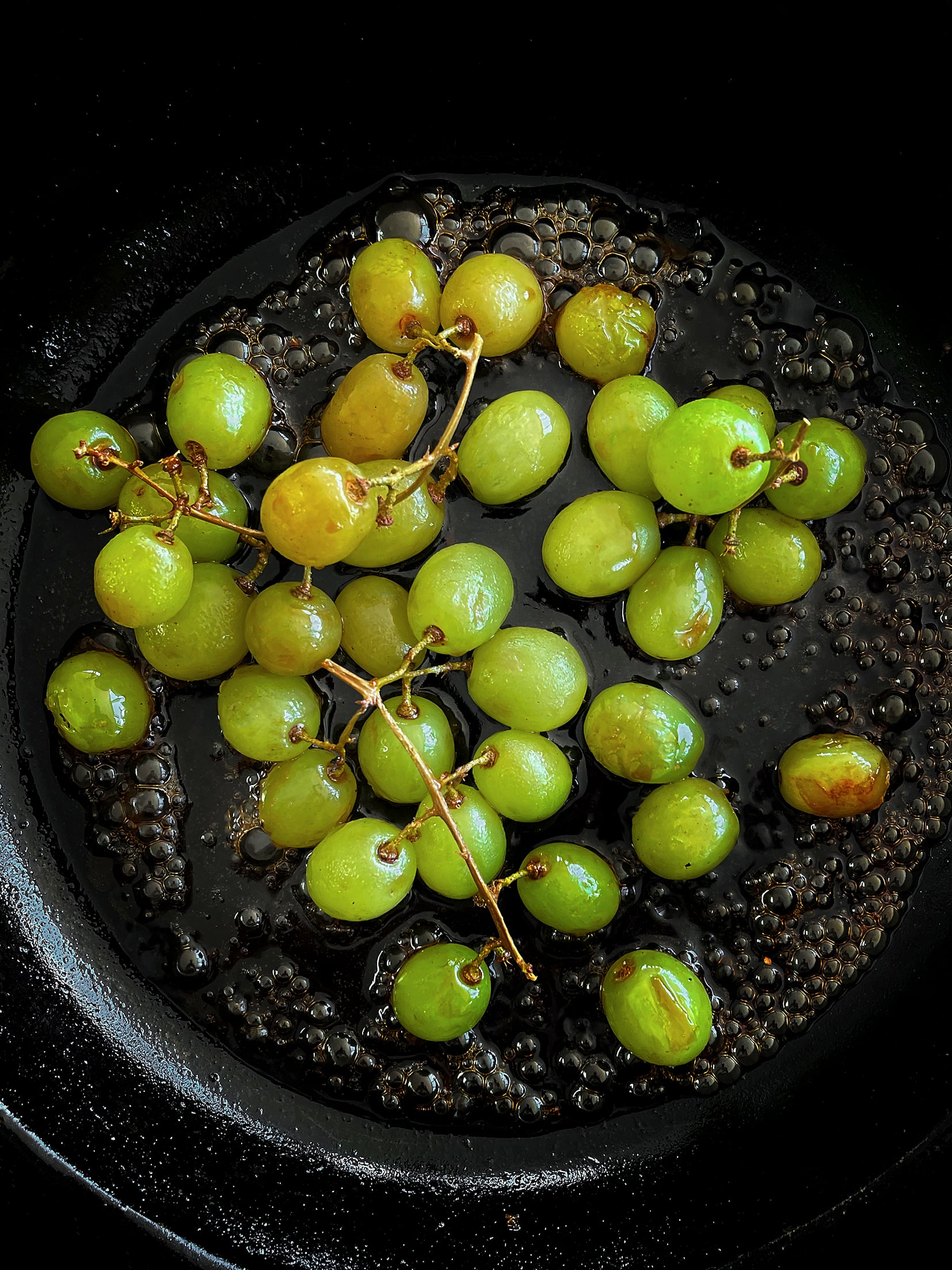 Duck breast with kithul and grapes