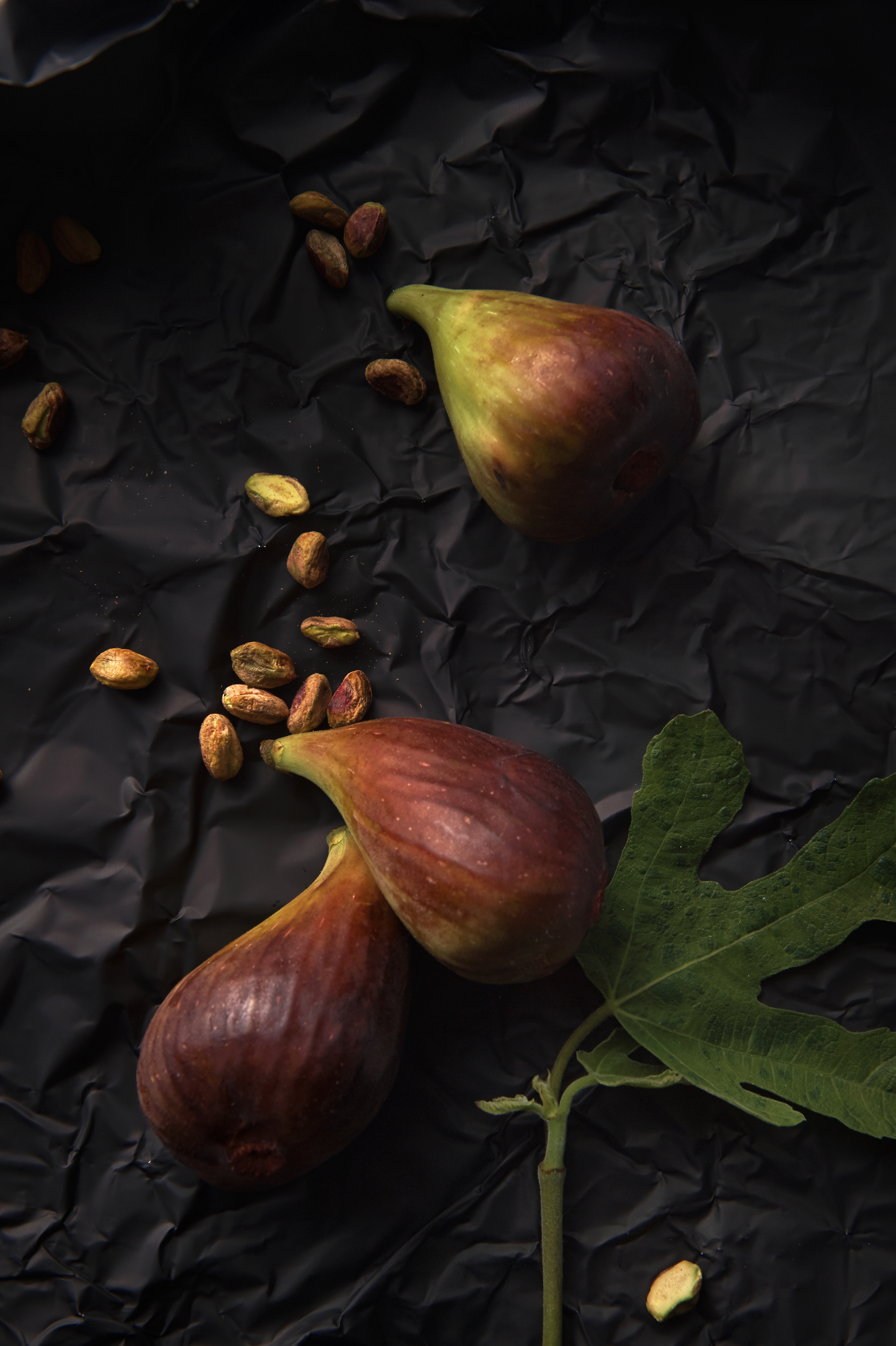 Yoghurt panna cotta with caramelised figs and pistachio nuts