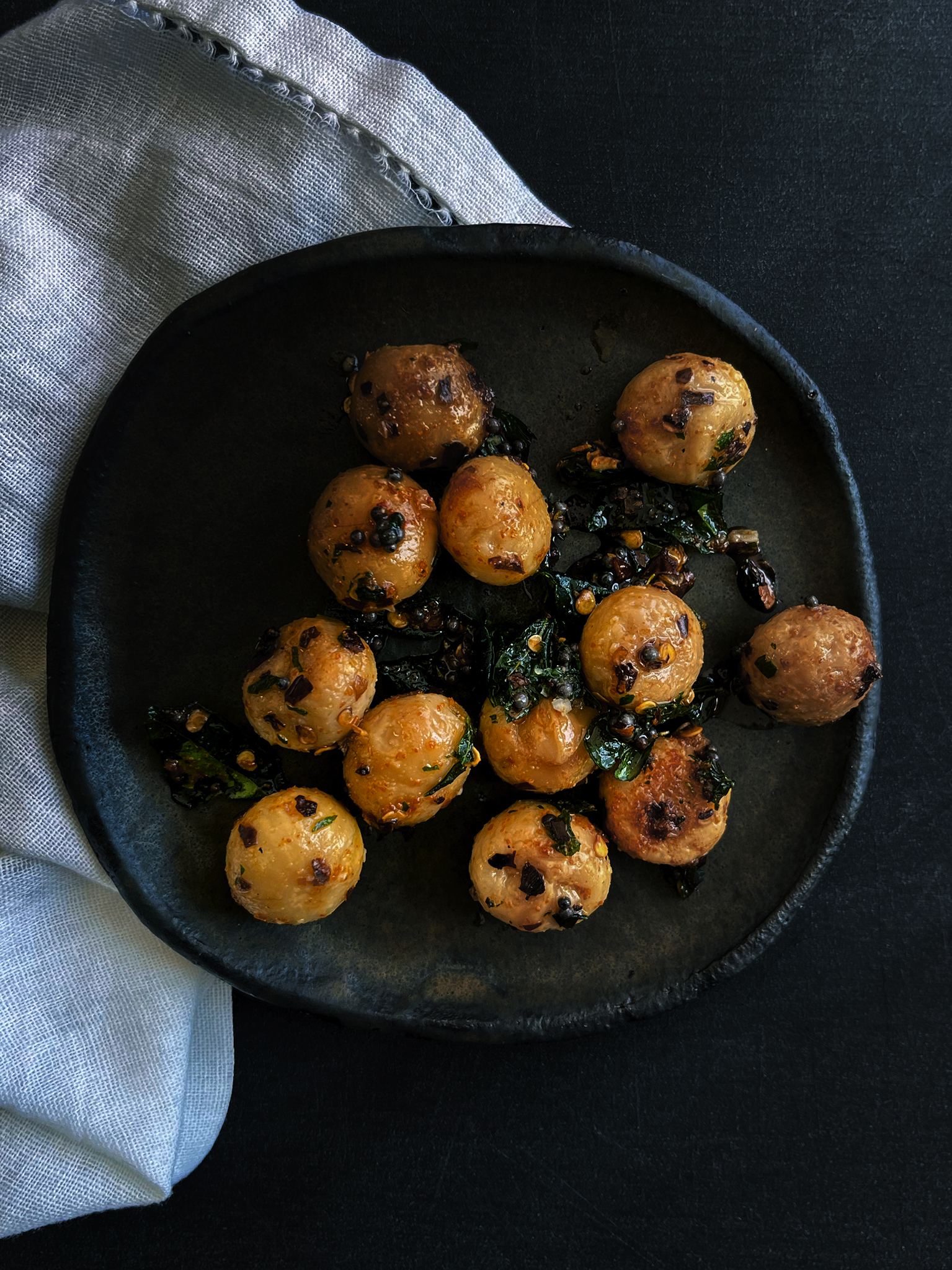Devilled macadamias