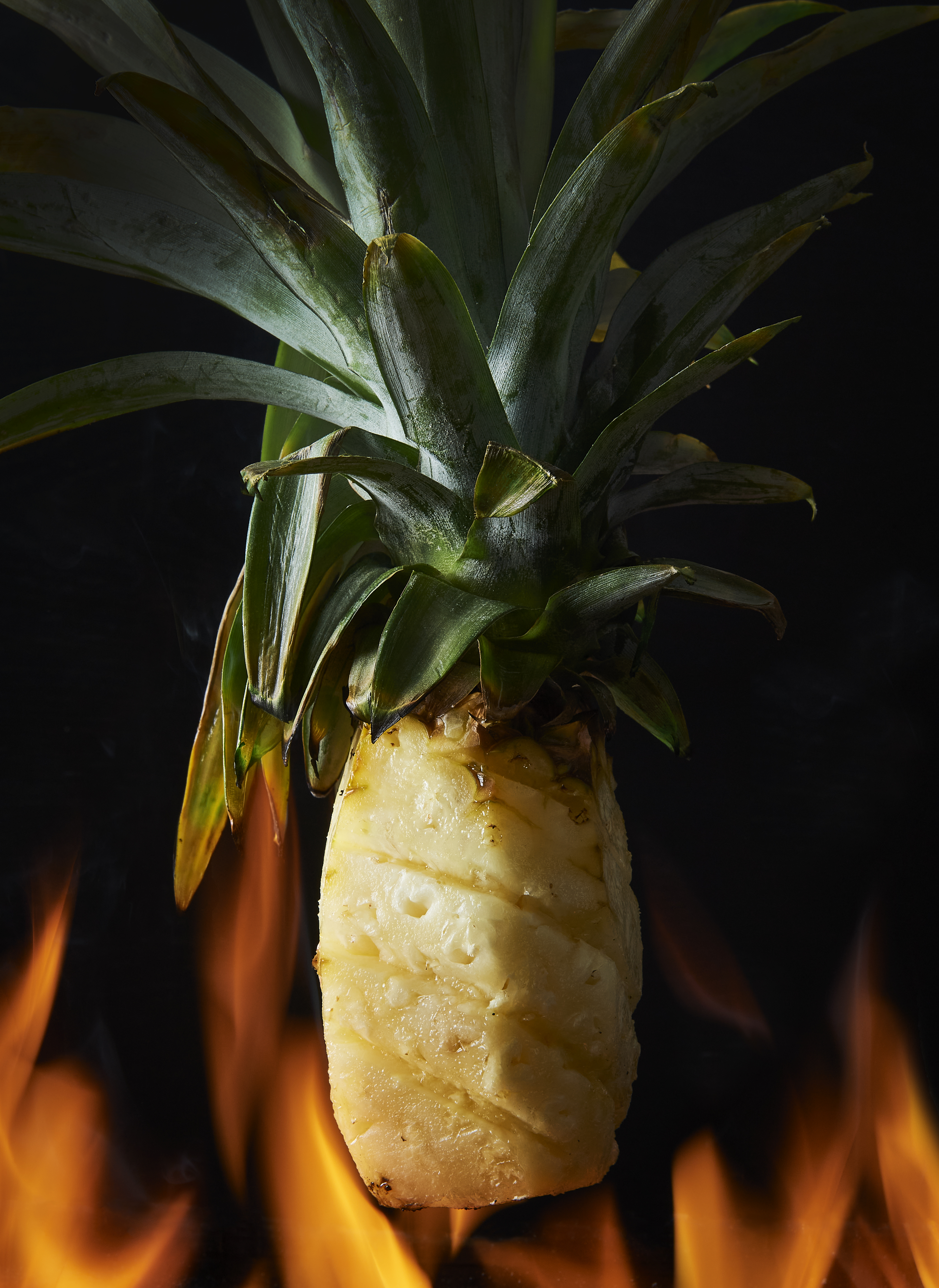 Grilled pineapple with matcha tea, lime and coconut