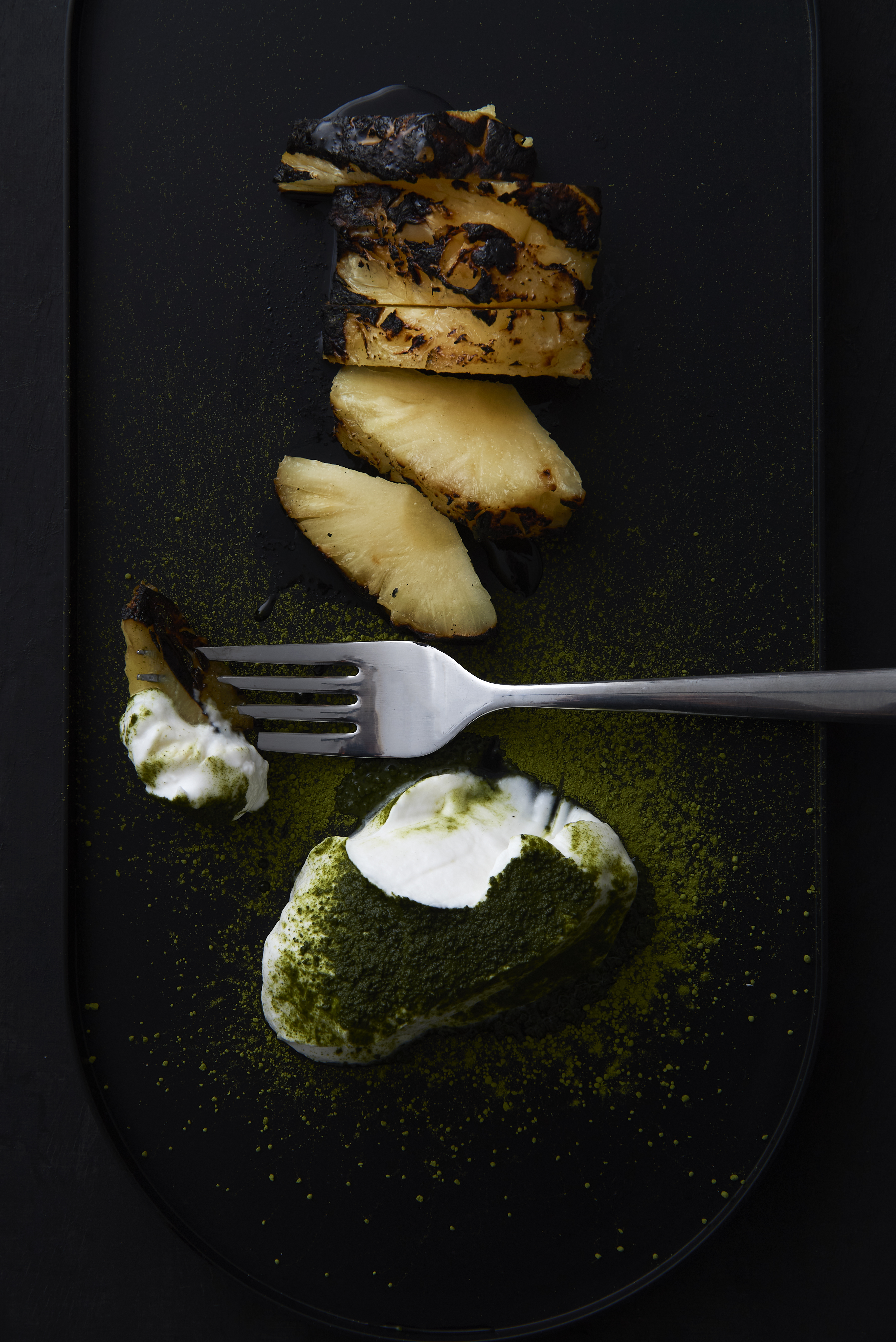 Grilled pineapple with matcha tea, lime and coconut