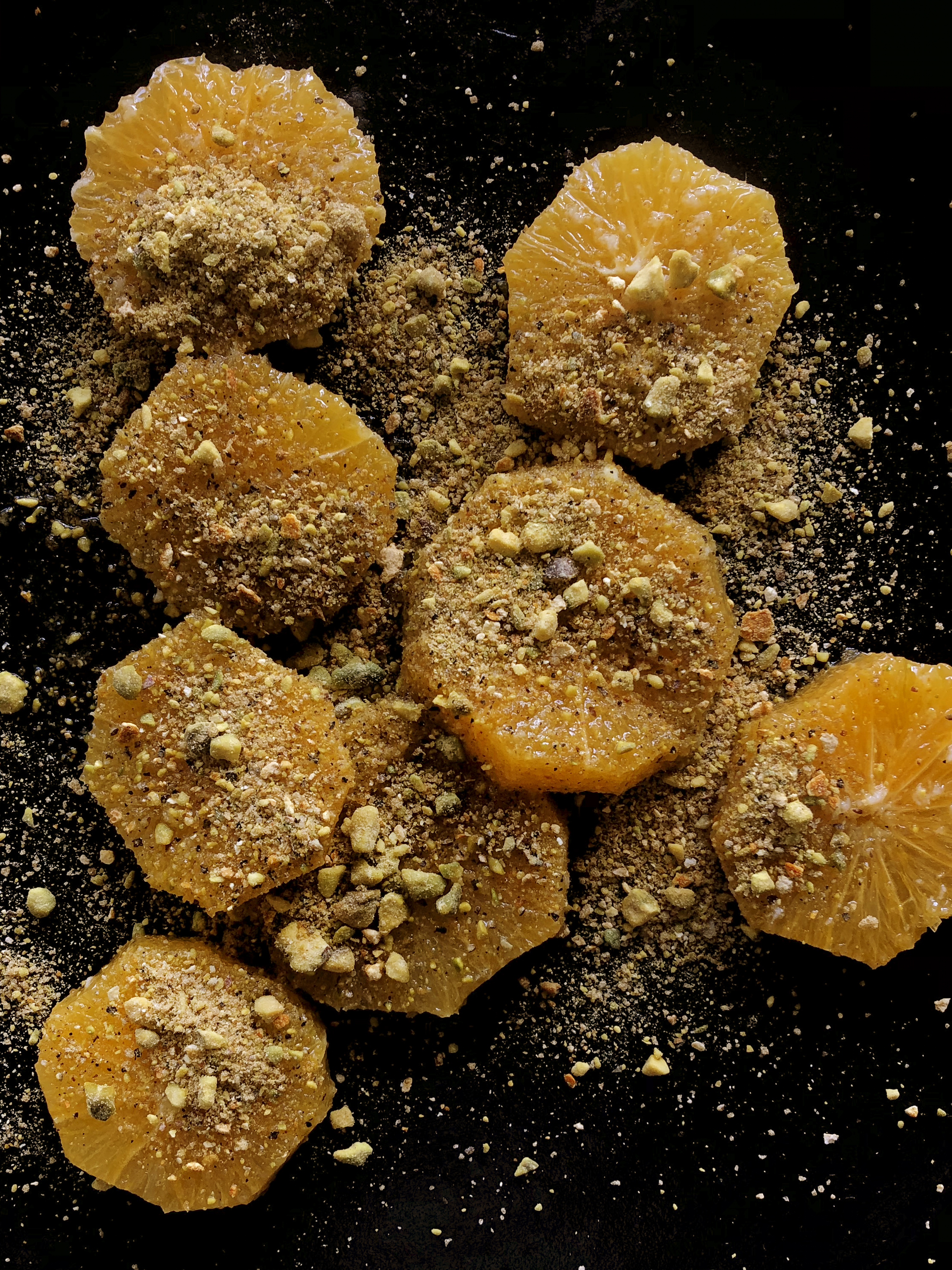Oranges with olive oil, pistachio and black pepper