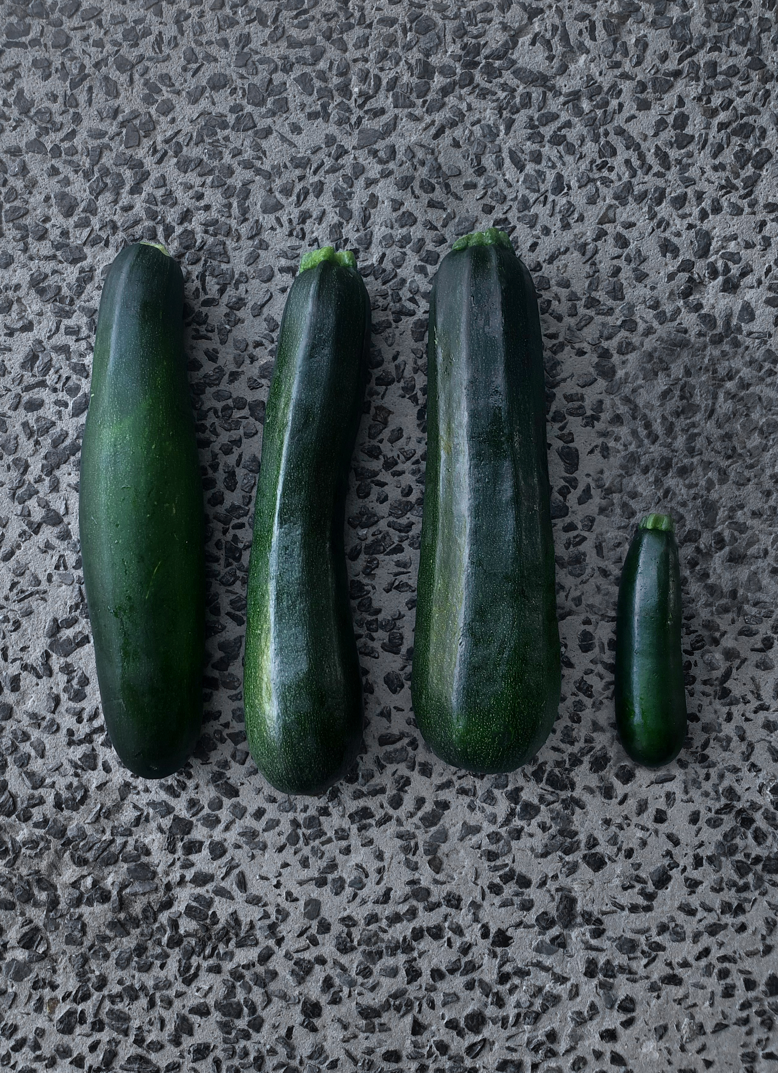 Zucchini paste with toasted nori and capers