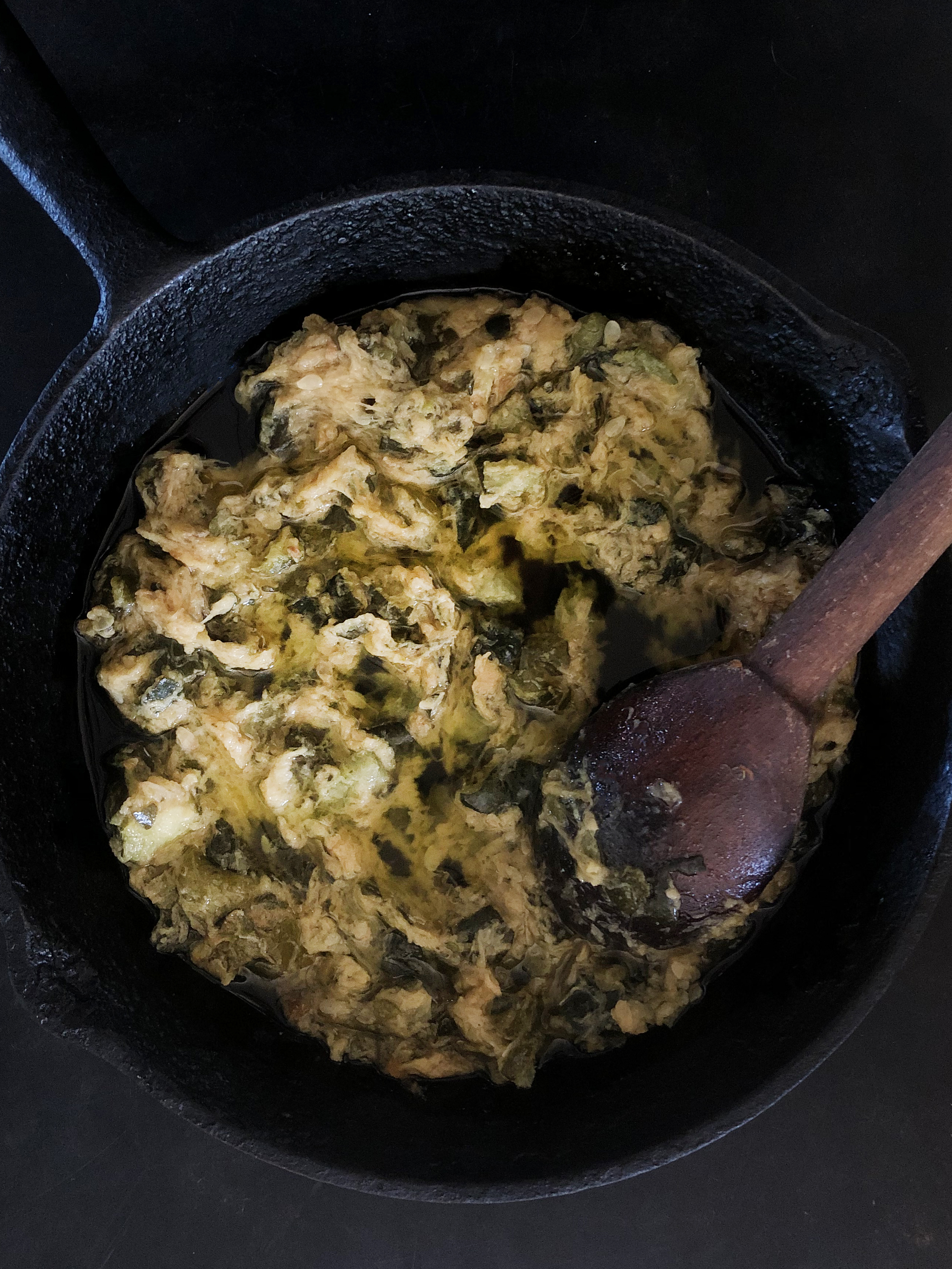 Zucchini paste with toasted nori and capers