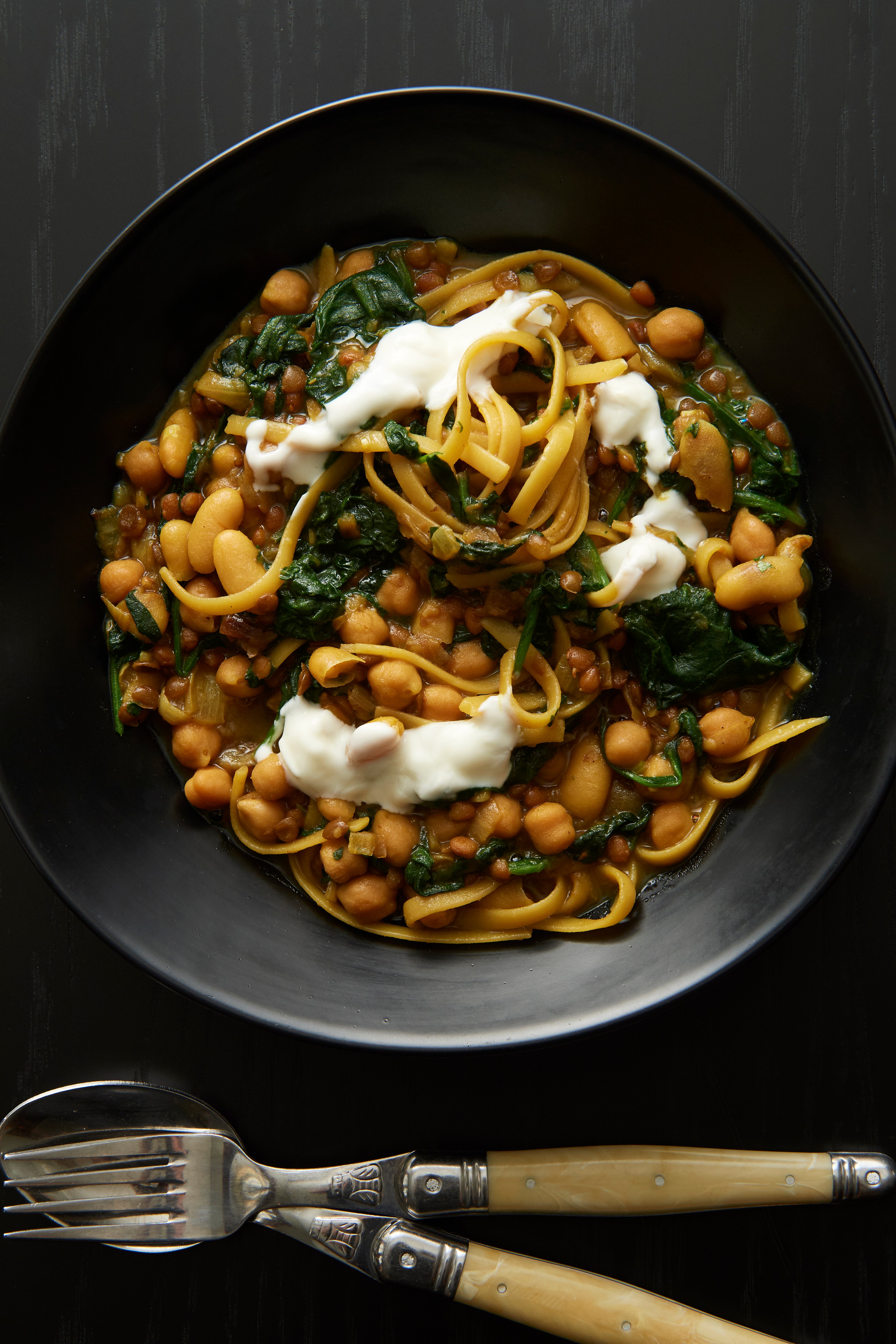 Iranian noodle soup