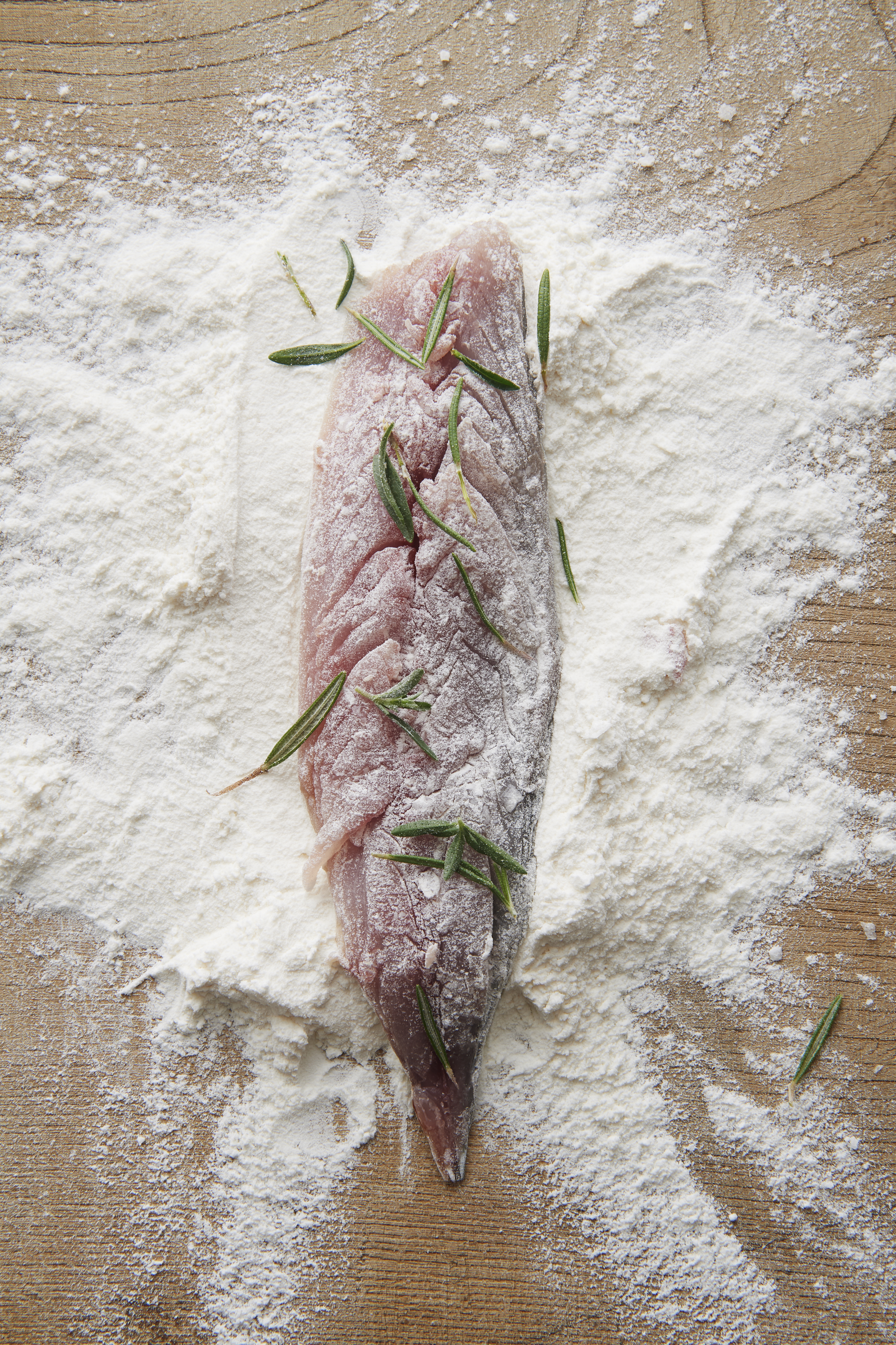 Fried mackerel with rhubarb and capers