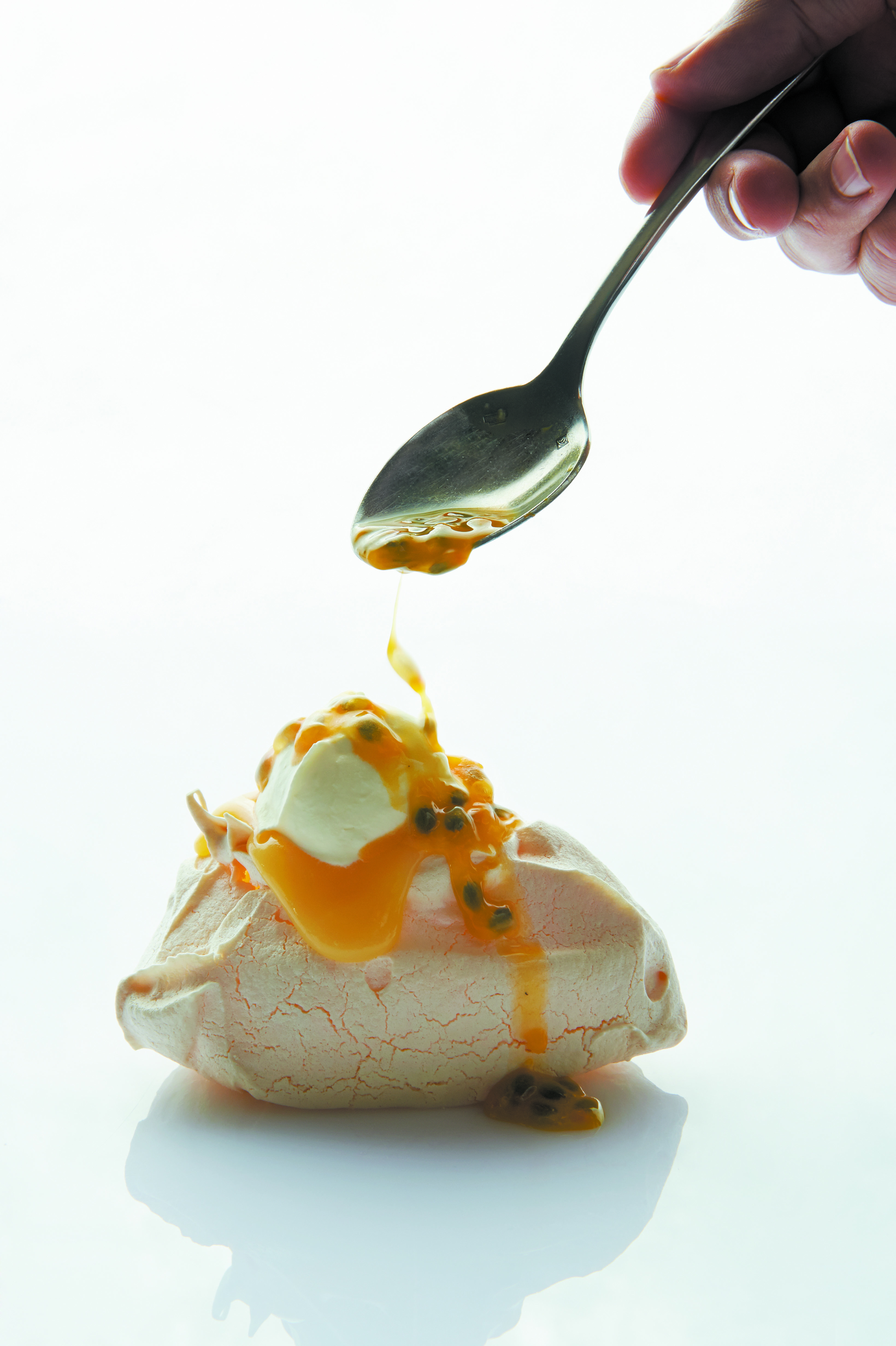 Meringue with passionfruit curd
