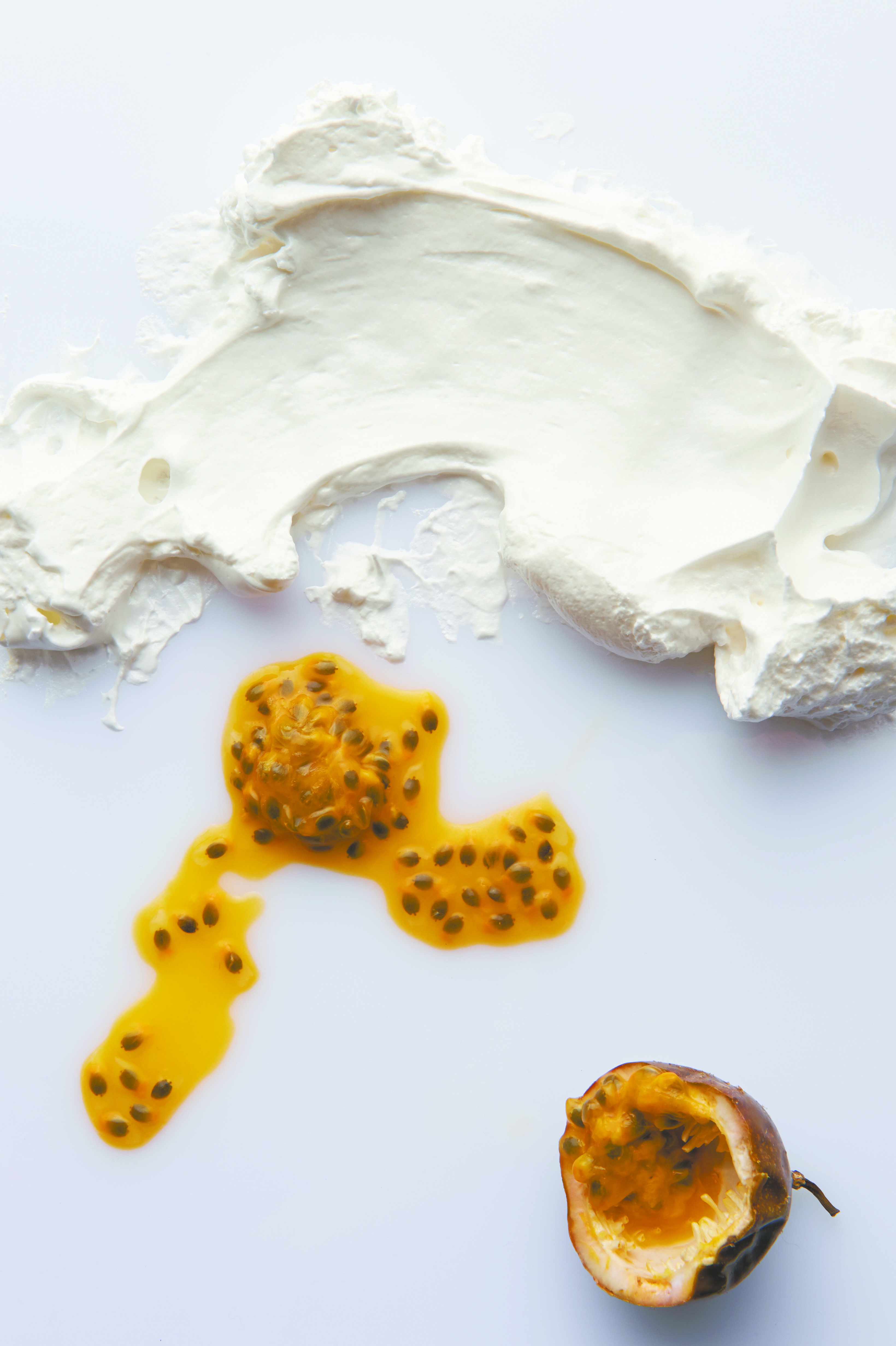 Meringue with passionfruit curd