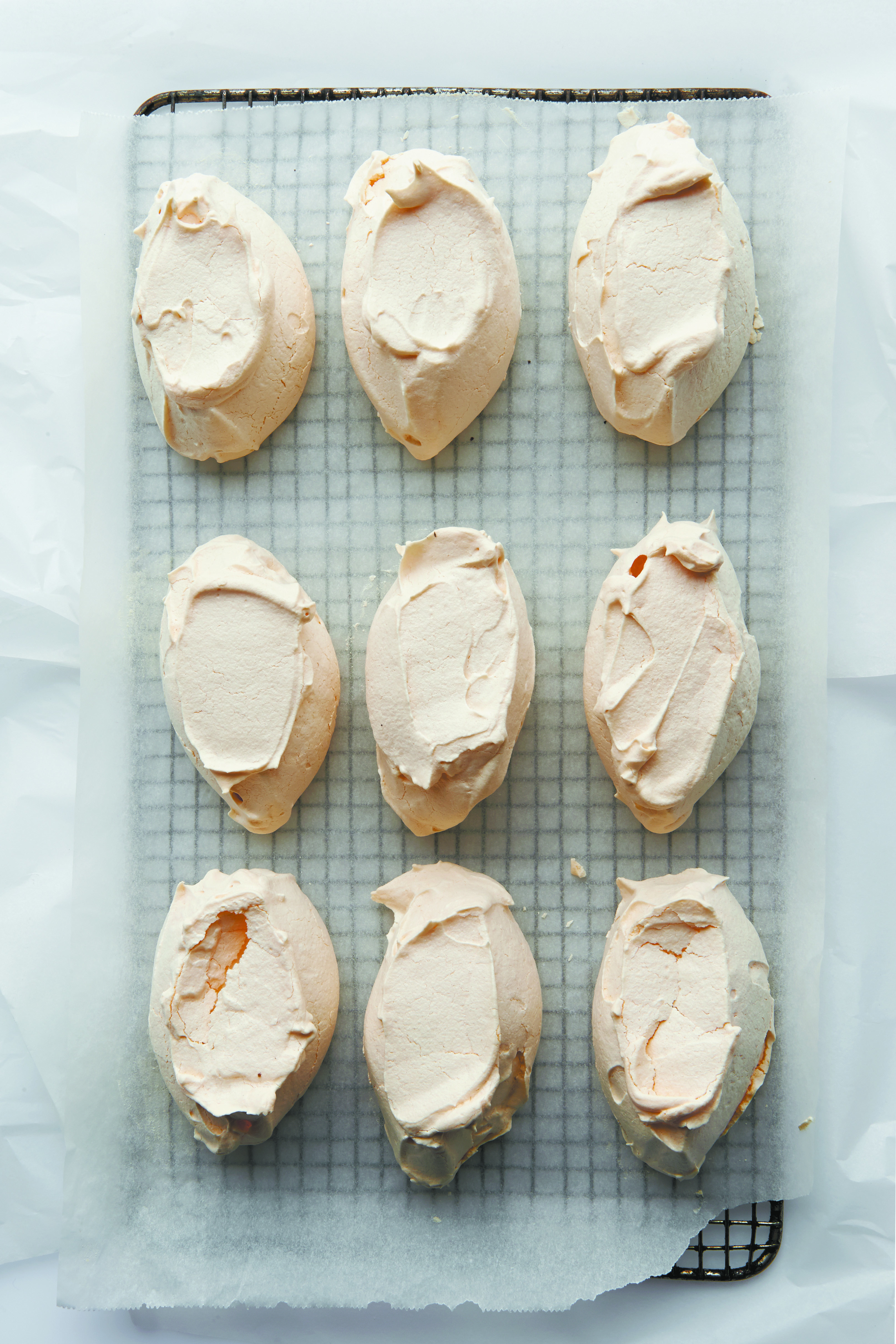 Meringue with passionfruit curd