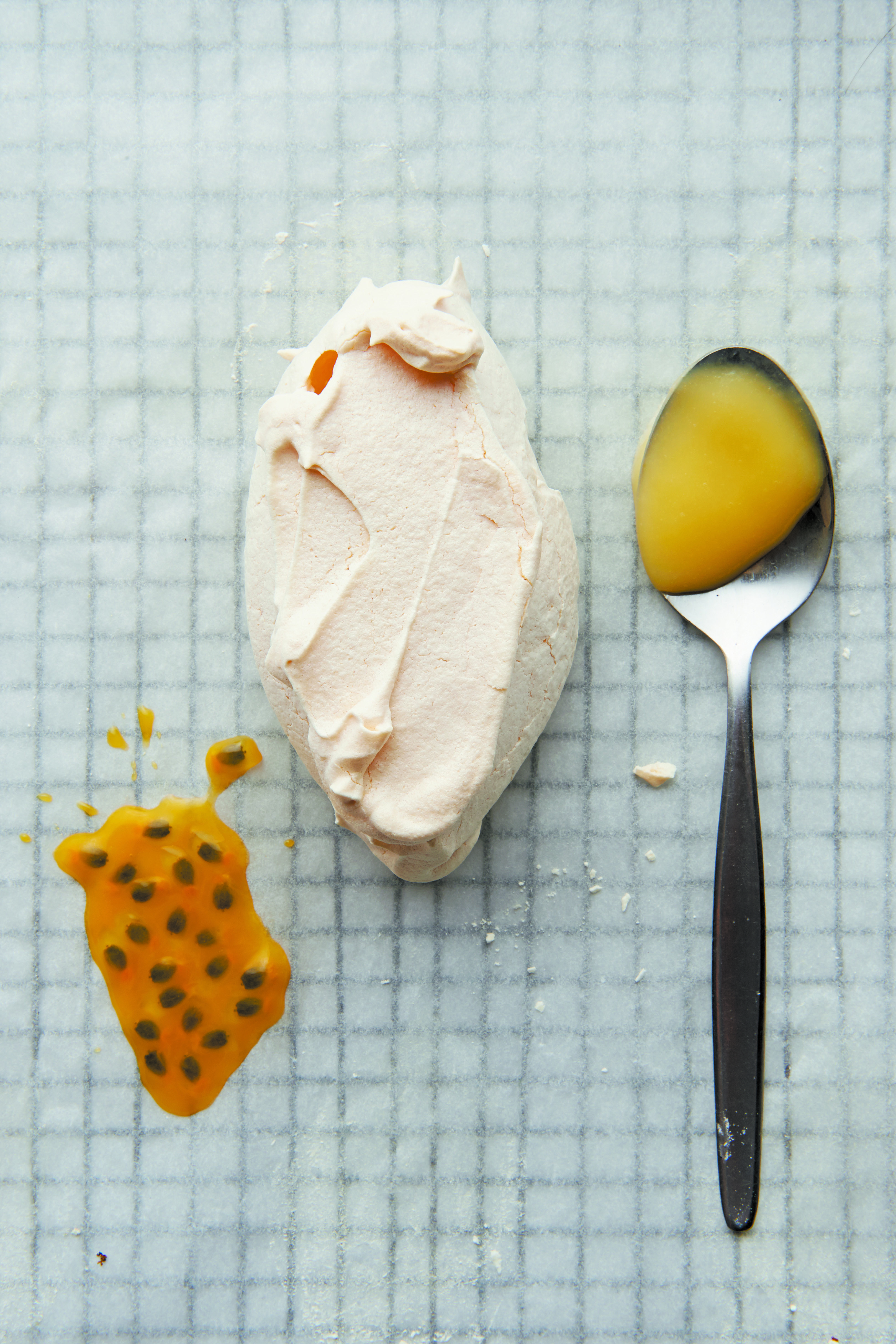 Meringue with passionfruit curd