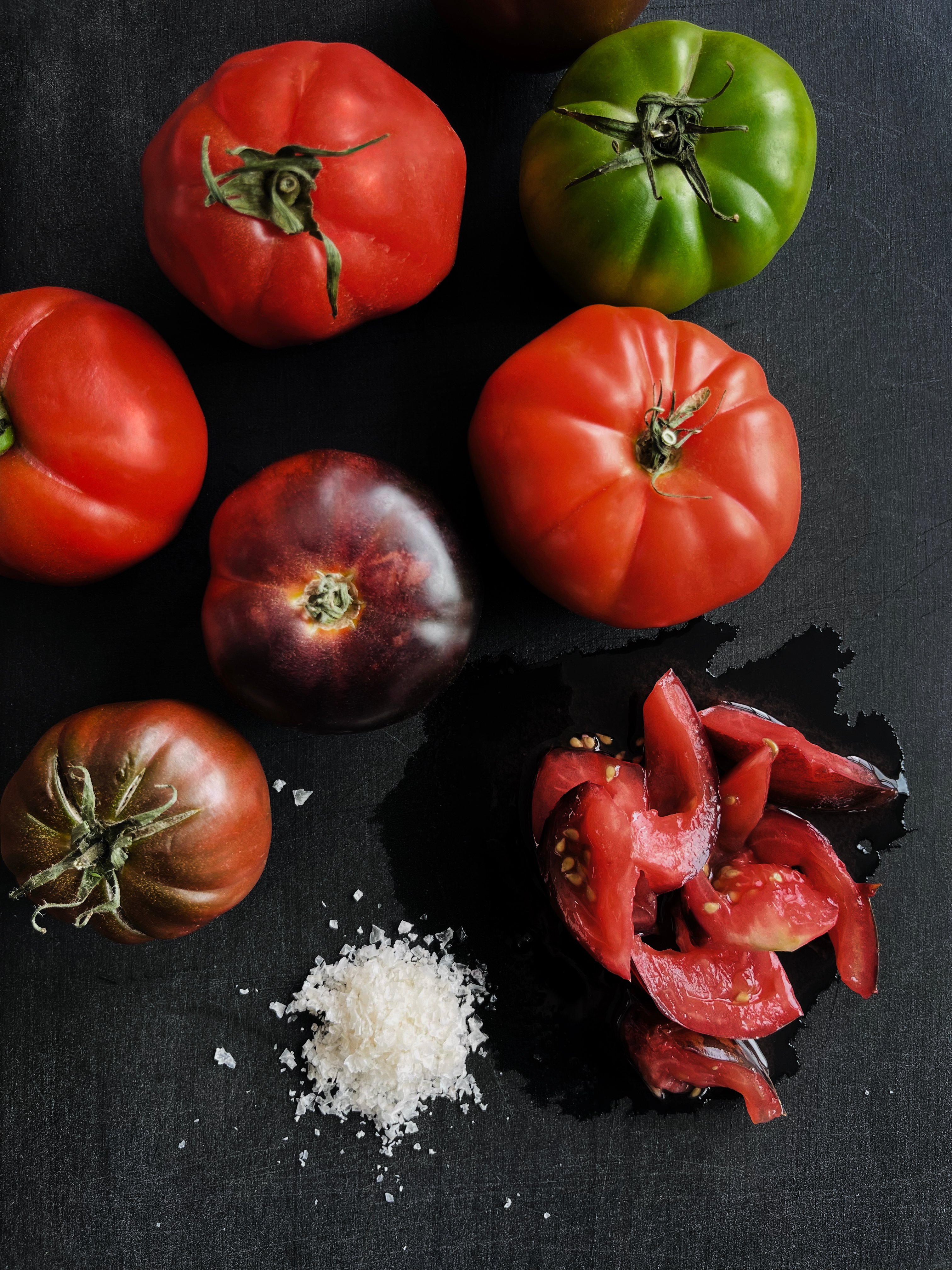 Dill sauce and tomato salad