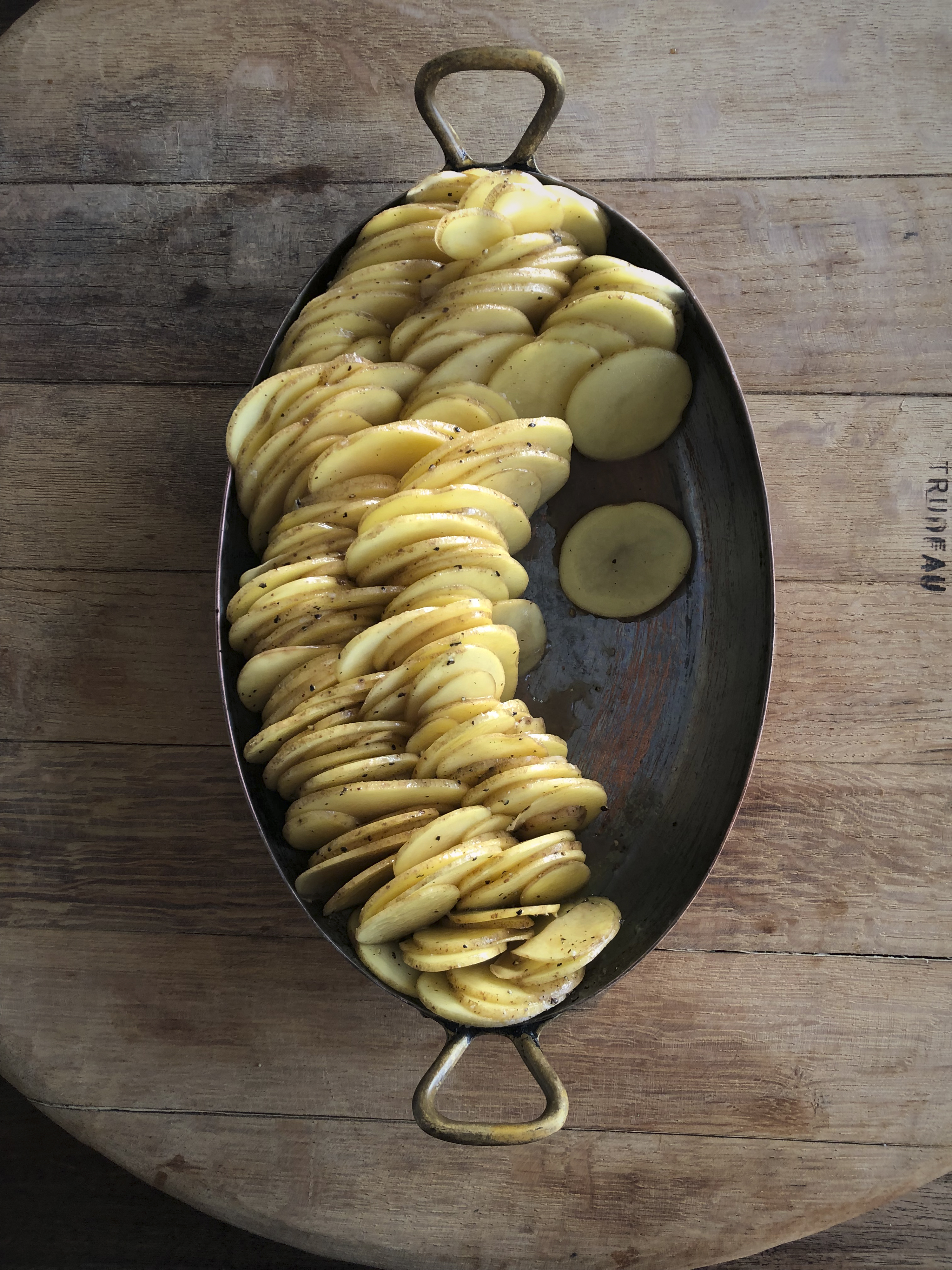Potato gratin with ricotta, honey and thyme