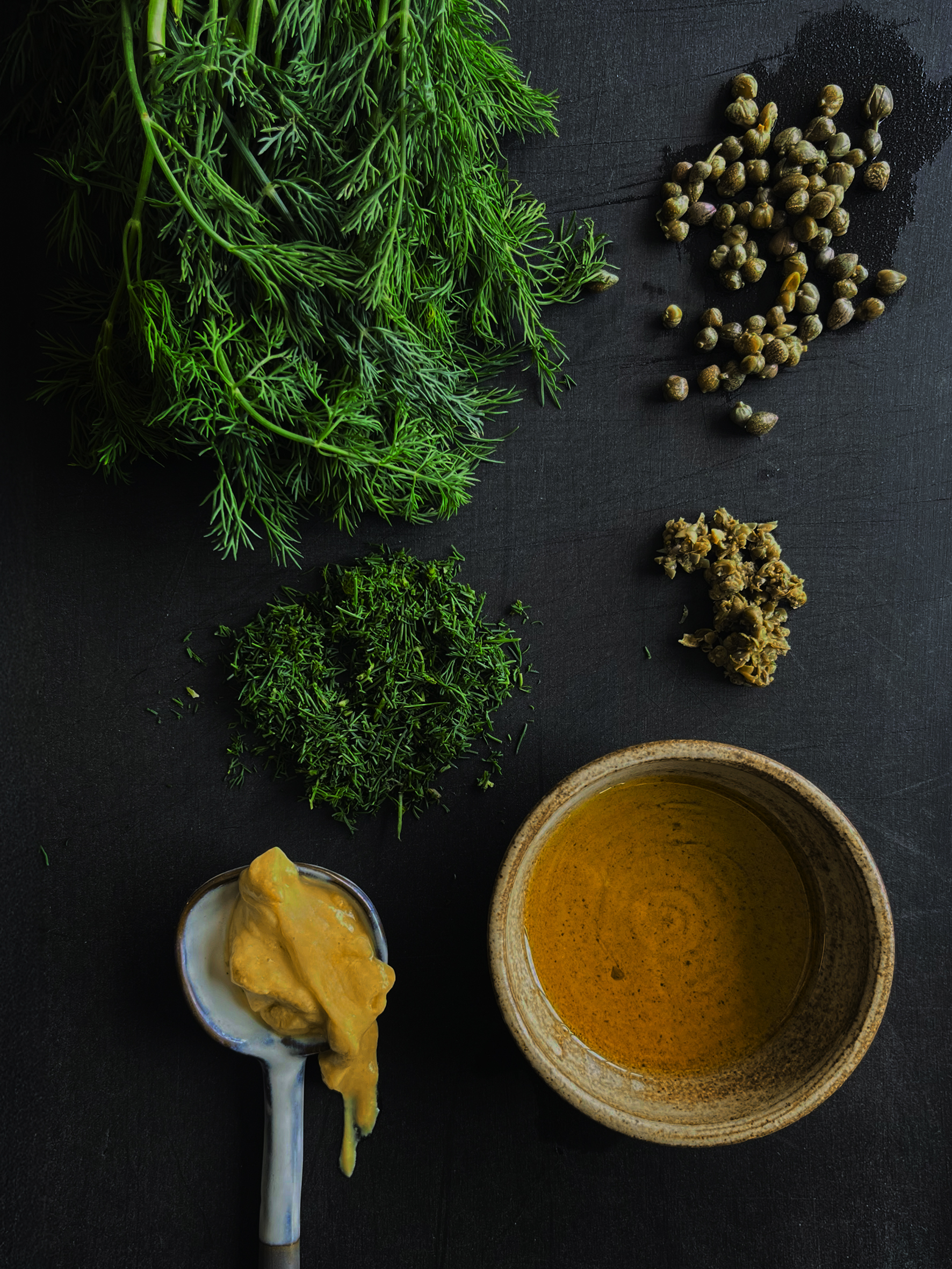 Dill sauce and tomato salad