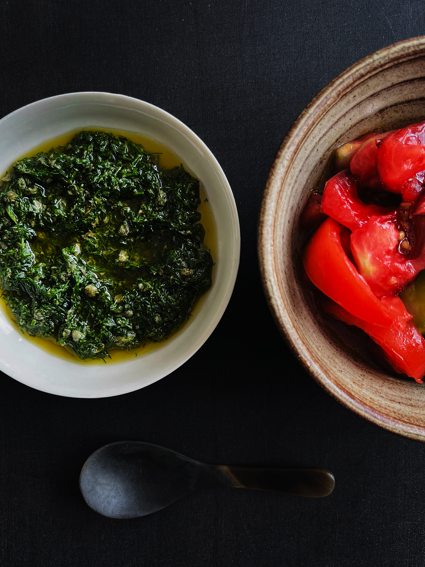 Dill sauce and tomato salad