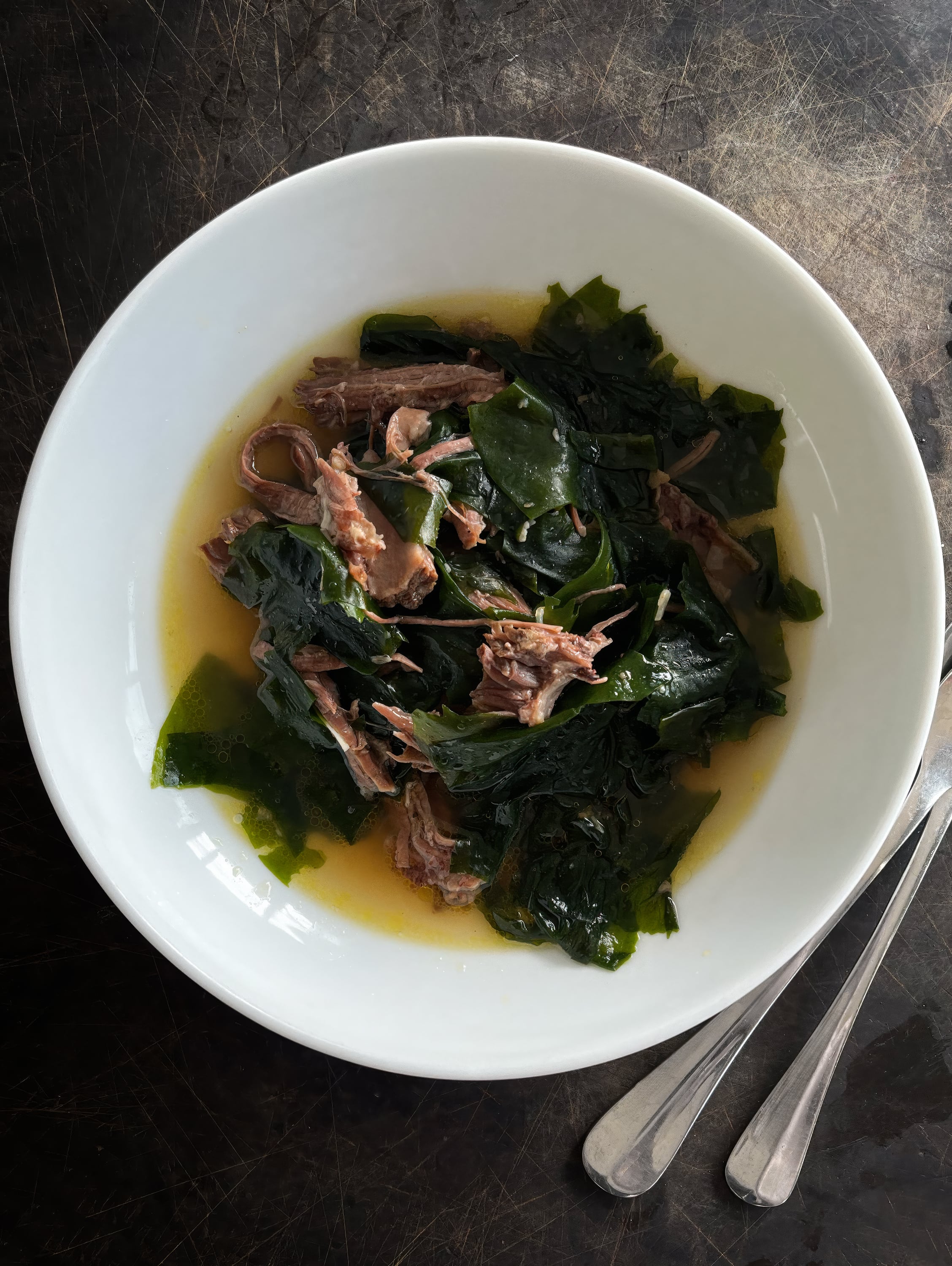 Beef and seaweed soup 