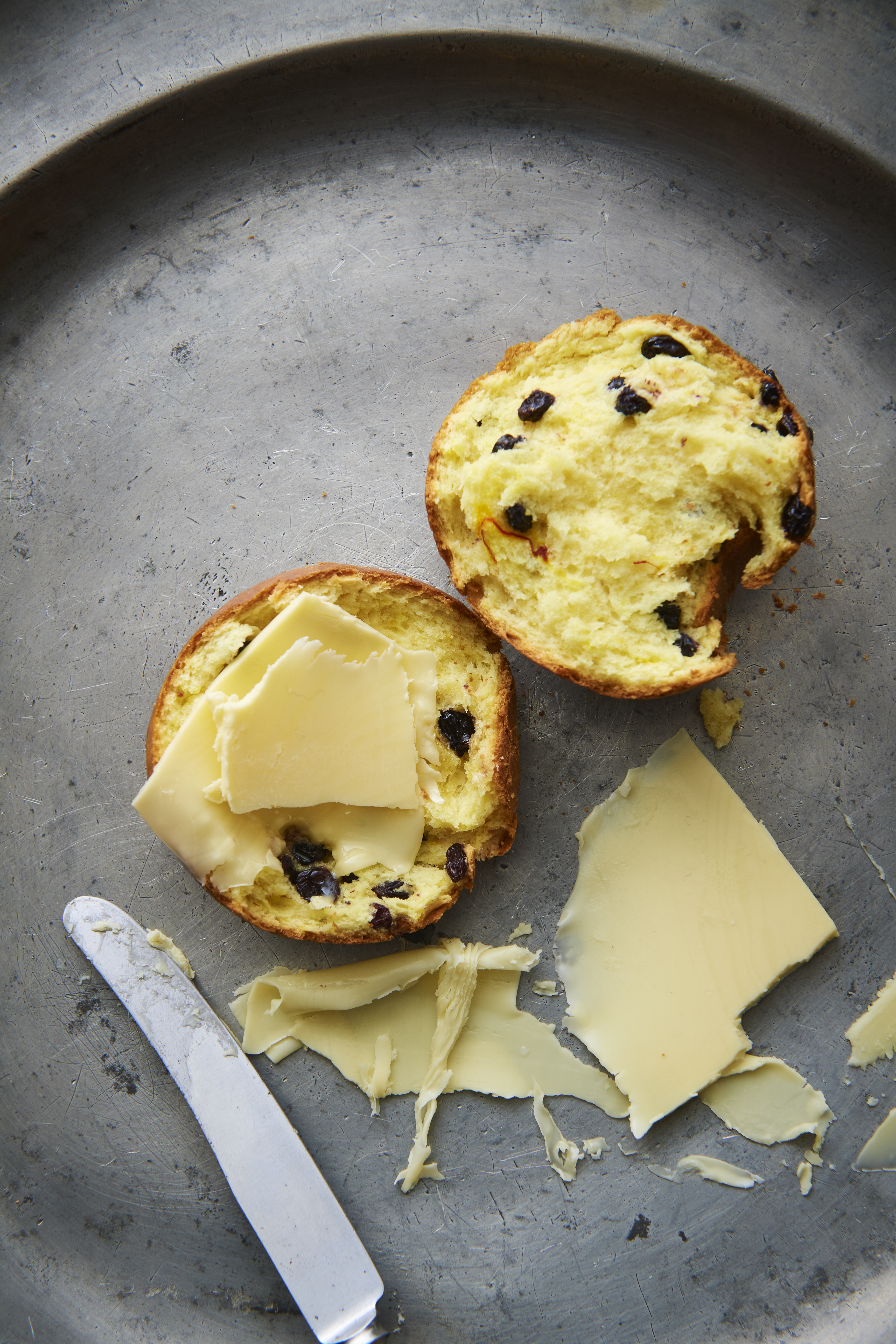 Saffron and currant buns