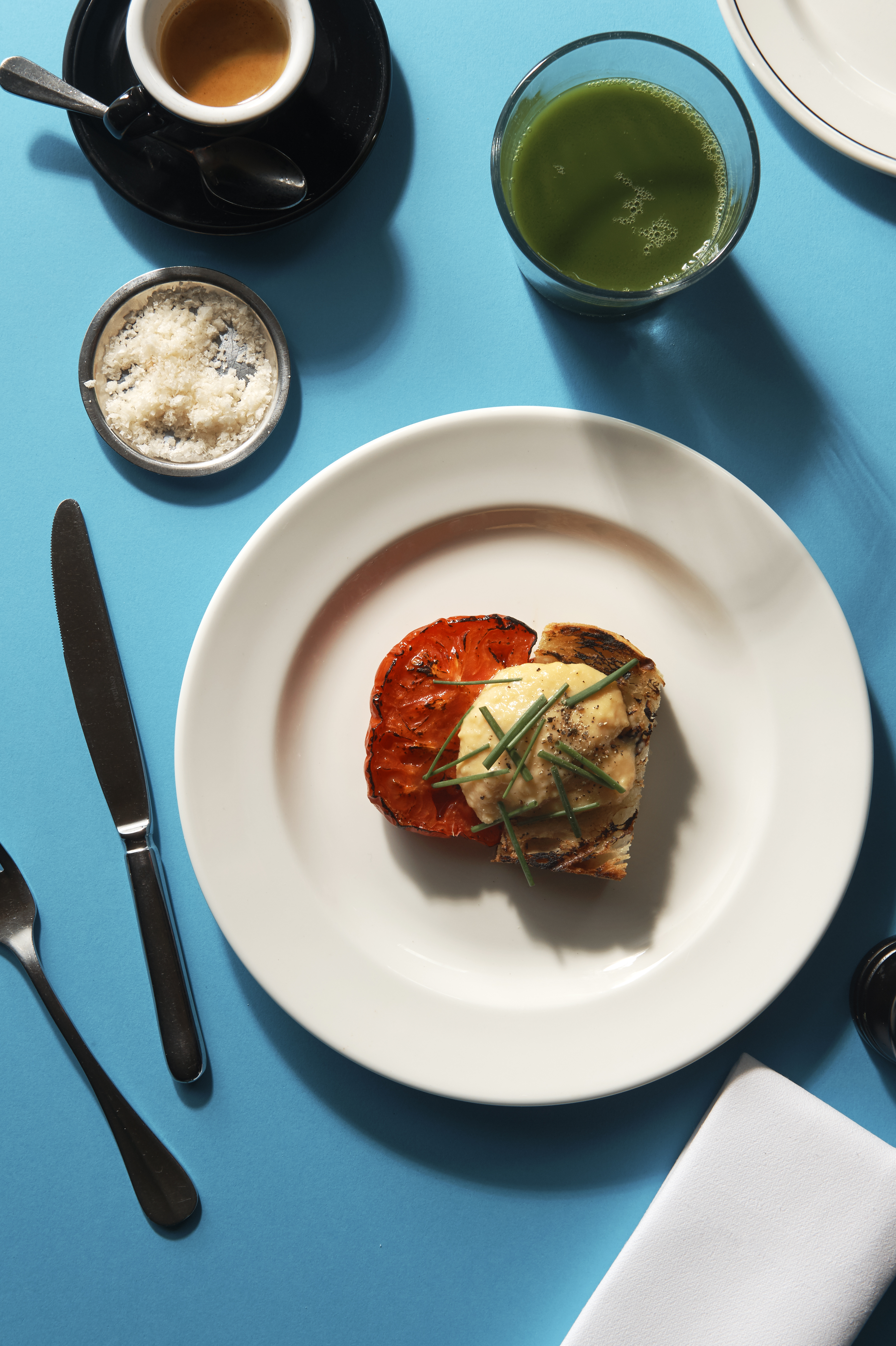 Scrambled eggs with roast tomatoes 