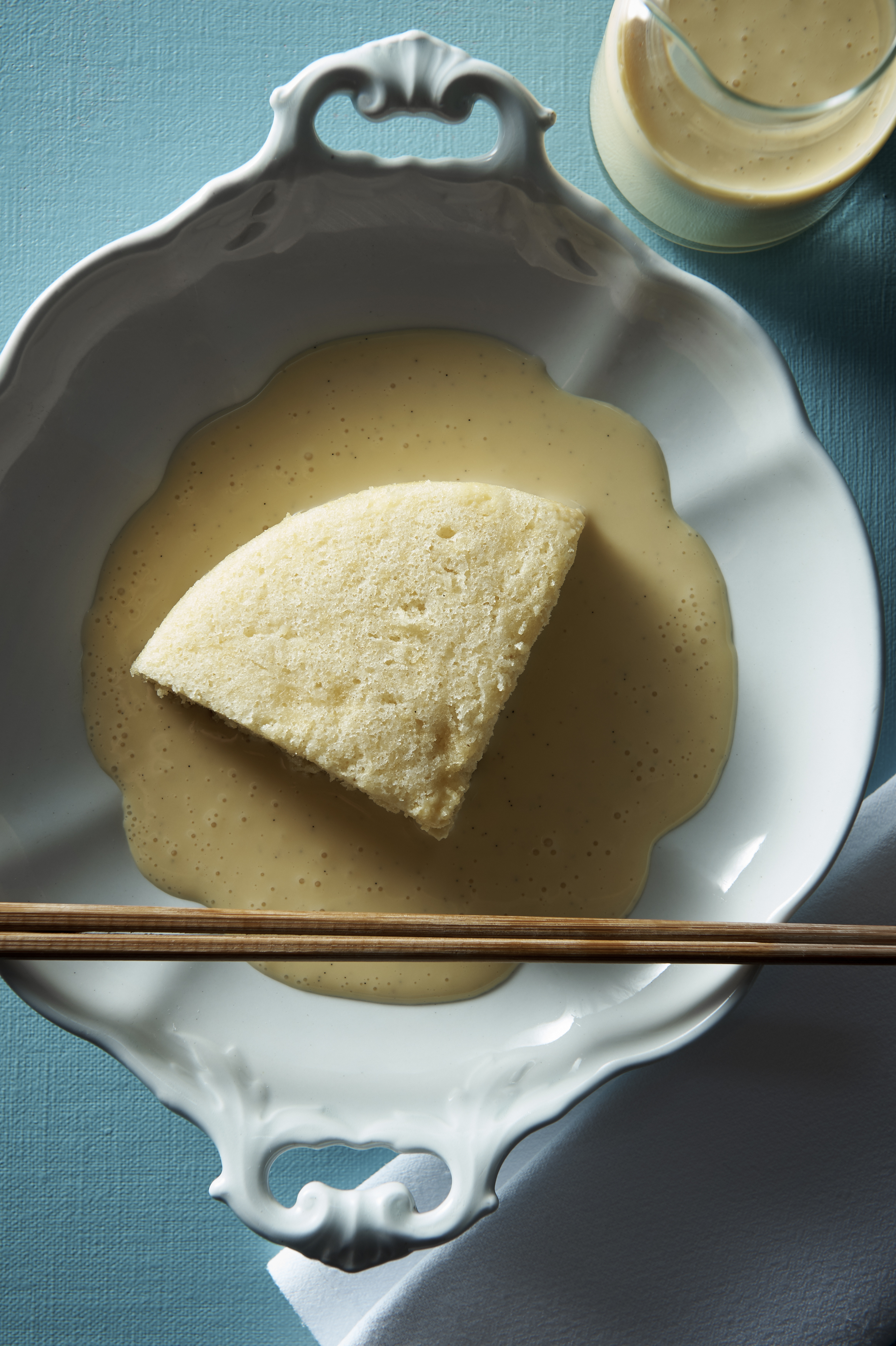 Steamed Chinese sponge cake with custard
