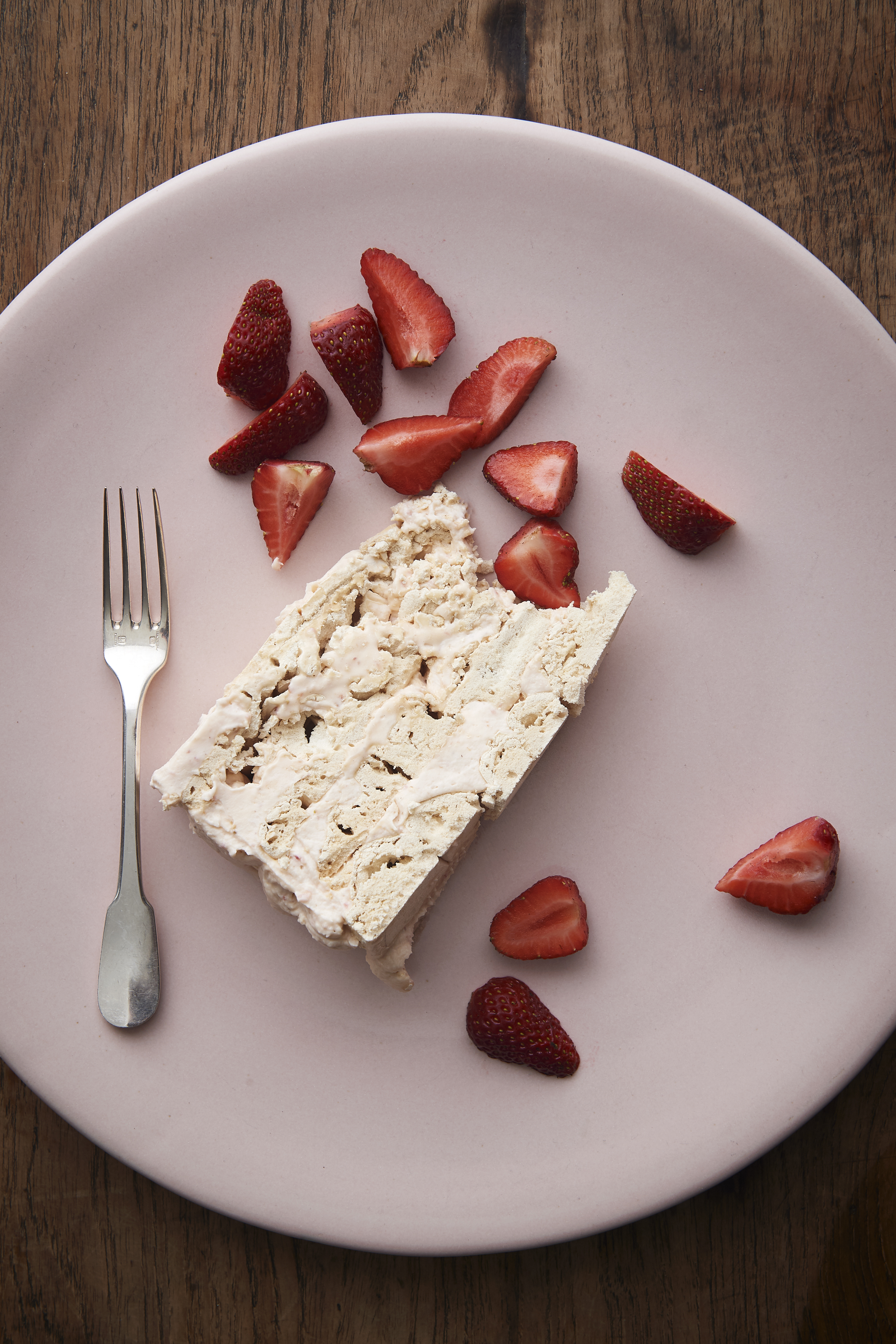 Strawberry meringue cake