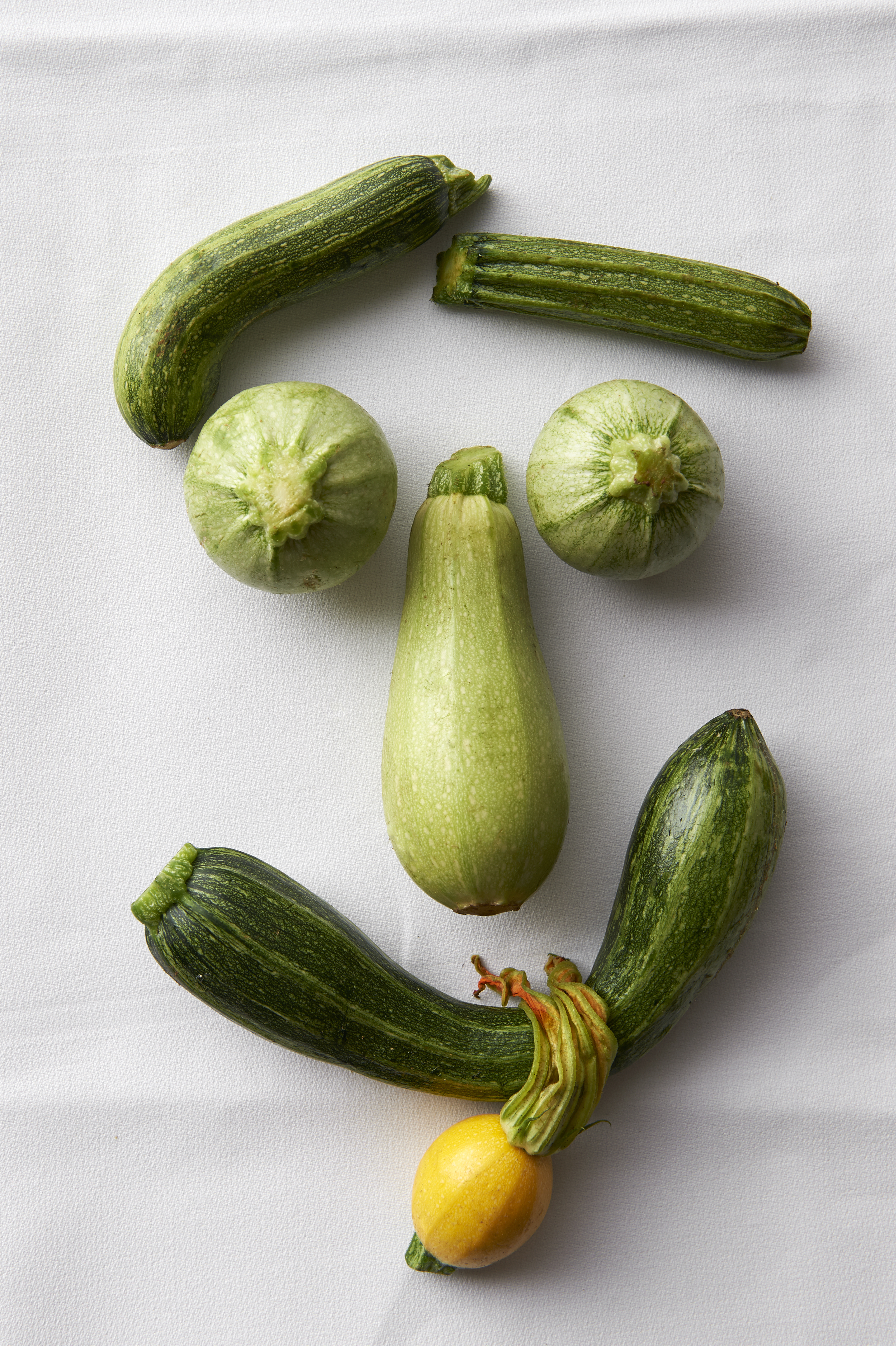 Raw zucchini salad with pine nuts and ricotta