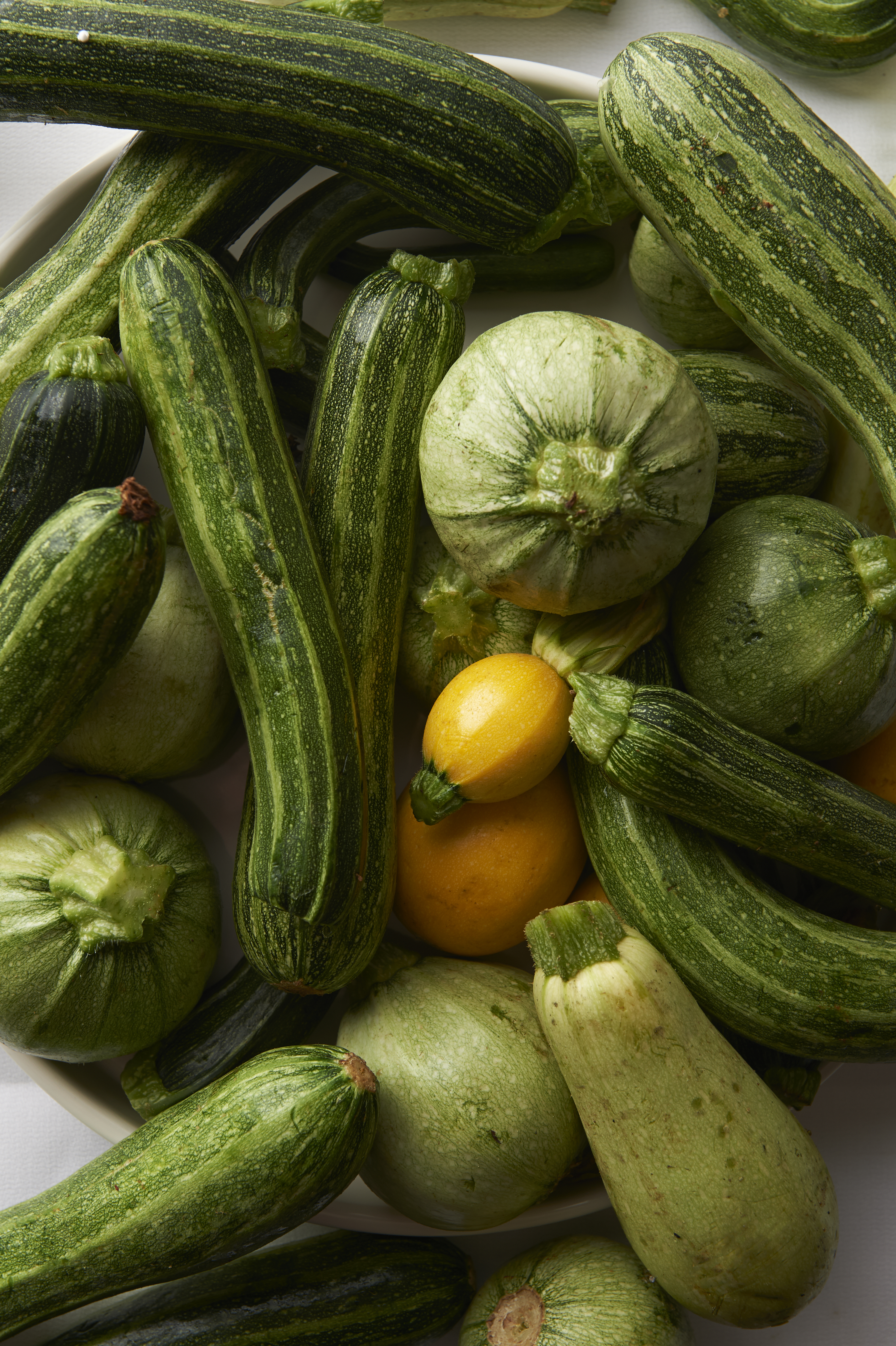 Raw zucchini salad with pine nuts and ricotta